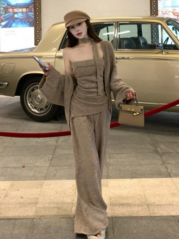 Korean Lazy Chic Three-Piece Set Casual Knitted Cardigan Strap Vest Wide Leg Pants Women's High-End Feel Cotton Wool Blend
Korean Lazy Chic Three-Piece Set Casual Knitted Cardigan Strap Vest Wide Leg Pants Women's High-End Feel Cotton Wool Blend