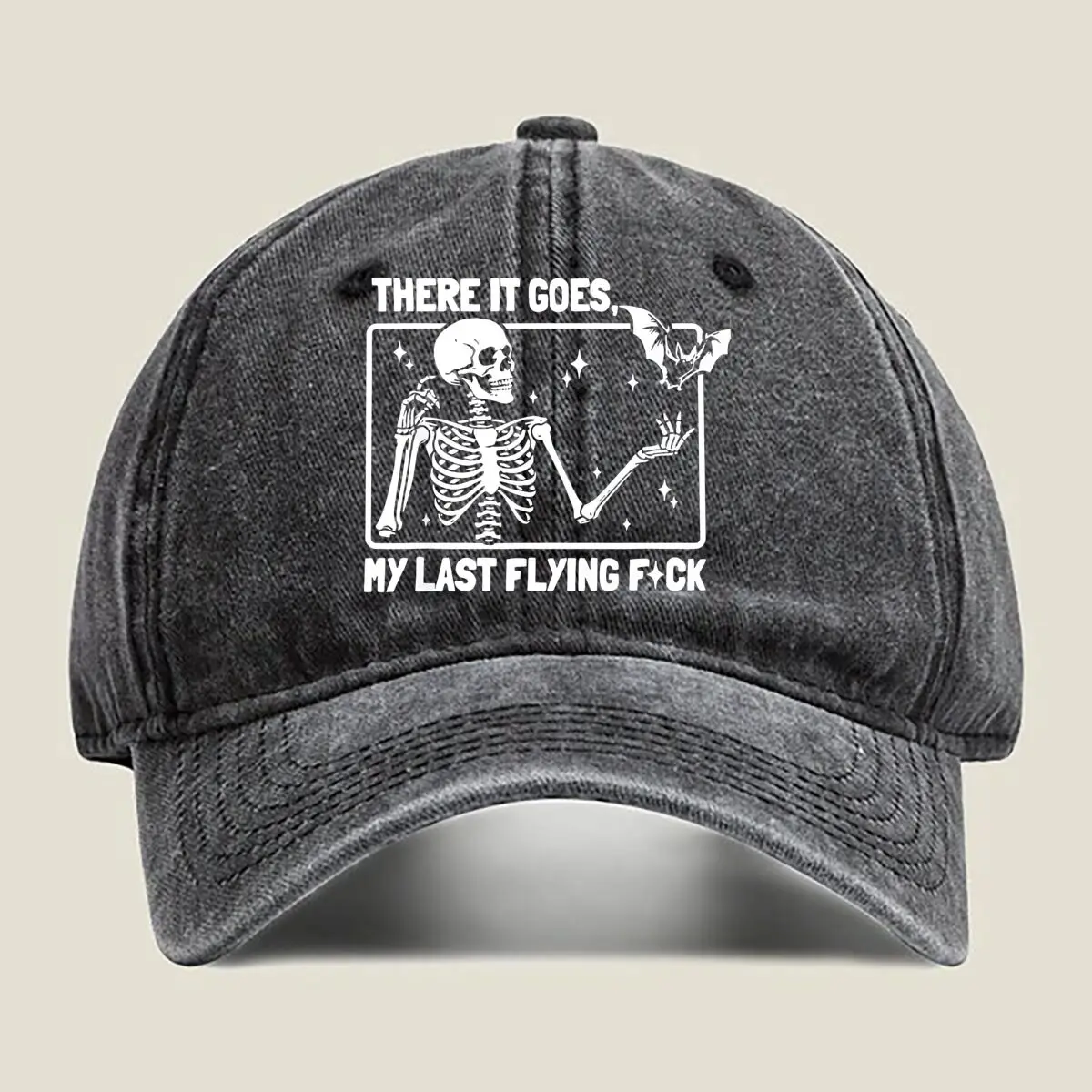 «Last Flying Fck» — бейсболка с темным юмором и текстом
«Last Flying Fck» — бейсболка с темным юмором и текстом