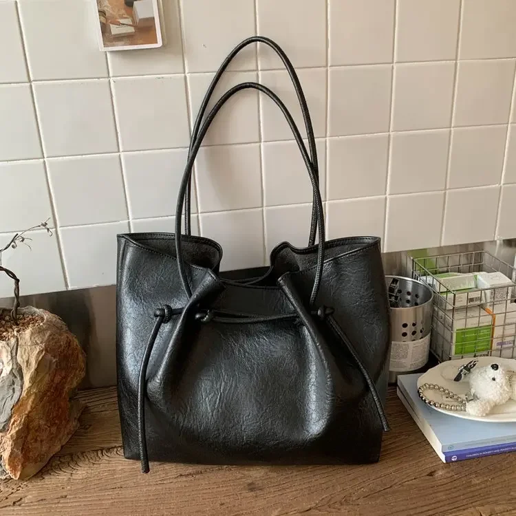 Premium Retro Strap Tote Bag Women's 2025 Autumn and Winter Large Capacity Shoulder Bag Fashion Handbag Bag
Premium Retro Strap Tote Bag Women's 2025 Autumn and Winter Large Capacity Shoulder Bag Fashion Handbag Bag