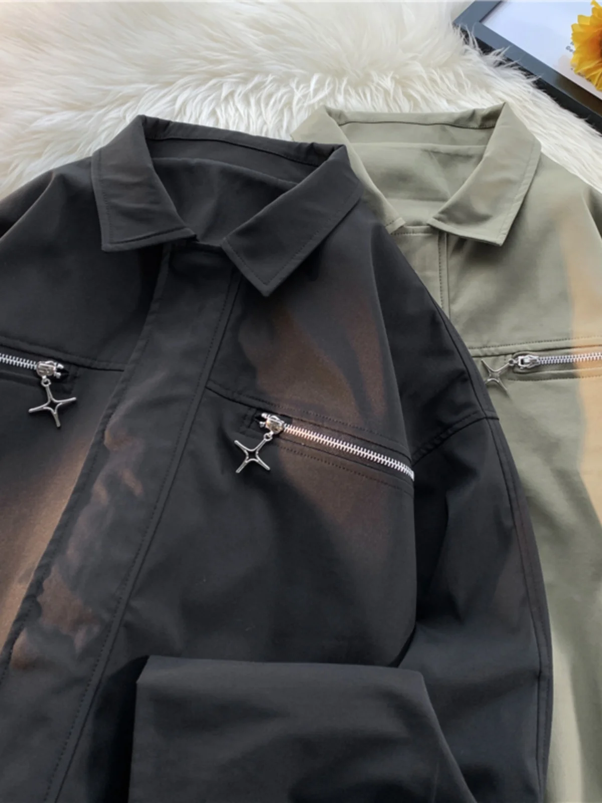 Крутая мужская куртка-пилот, осень 2024, новая модель, американский ретро-стиль, спортивная верхняя одежда для подростков, модная повседневная свободная посадка
Крутая мужская куртка-пилот, осень 2024, новая модель, американский ретро-стиль, спортивная верхняя одежда для подростков, модная повседневная свободная посадка