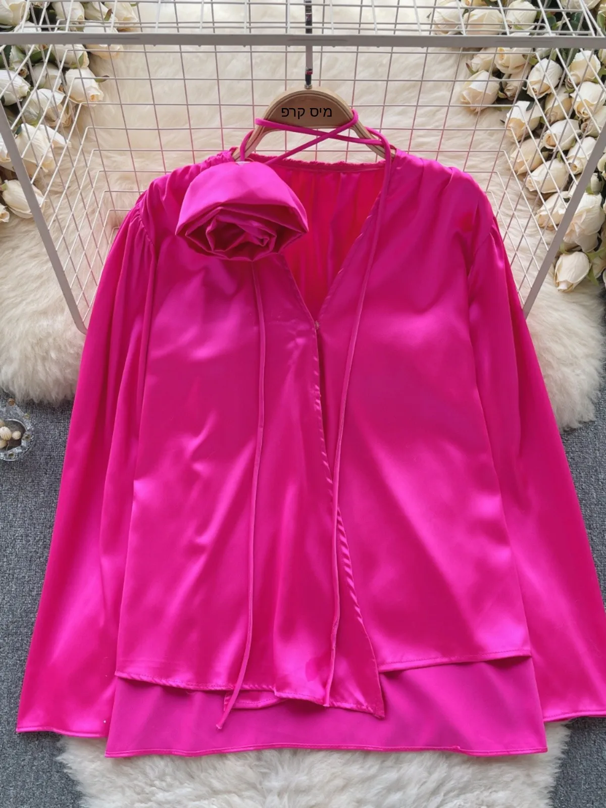 Elegant Loose Women's Shirt Summer V-neck 3D Flower Design Slimming Meat Covering Personality Top Korean Style Long Sleeve
Elegant Loose Women's Shirt Summer V-neck 3D Flower Design Slimming Meat Covering Personality Top Korean Style Long Sleeve
