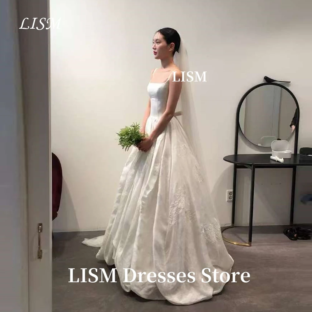 LISM Elegant A-Line Korea Wedding Dresses Square Collar Long Soft Satin Bridal Dress Photo Shoot 웨딩드레스 Customized Corsets Back
LISM Elegant A-Line Korea Wedding Dresses Square Collar Long Soft Satin Bridal Dress Photo Shoot 웨딩드레스 Customized Corsets Back