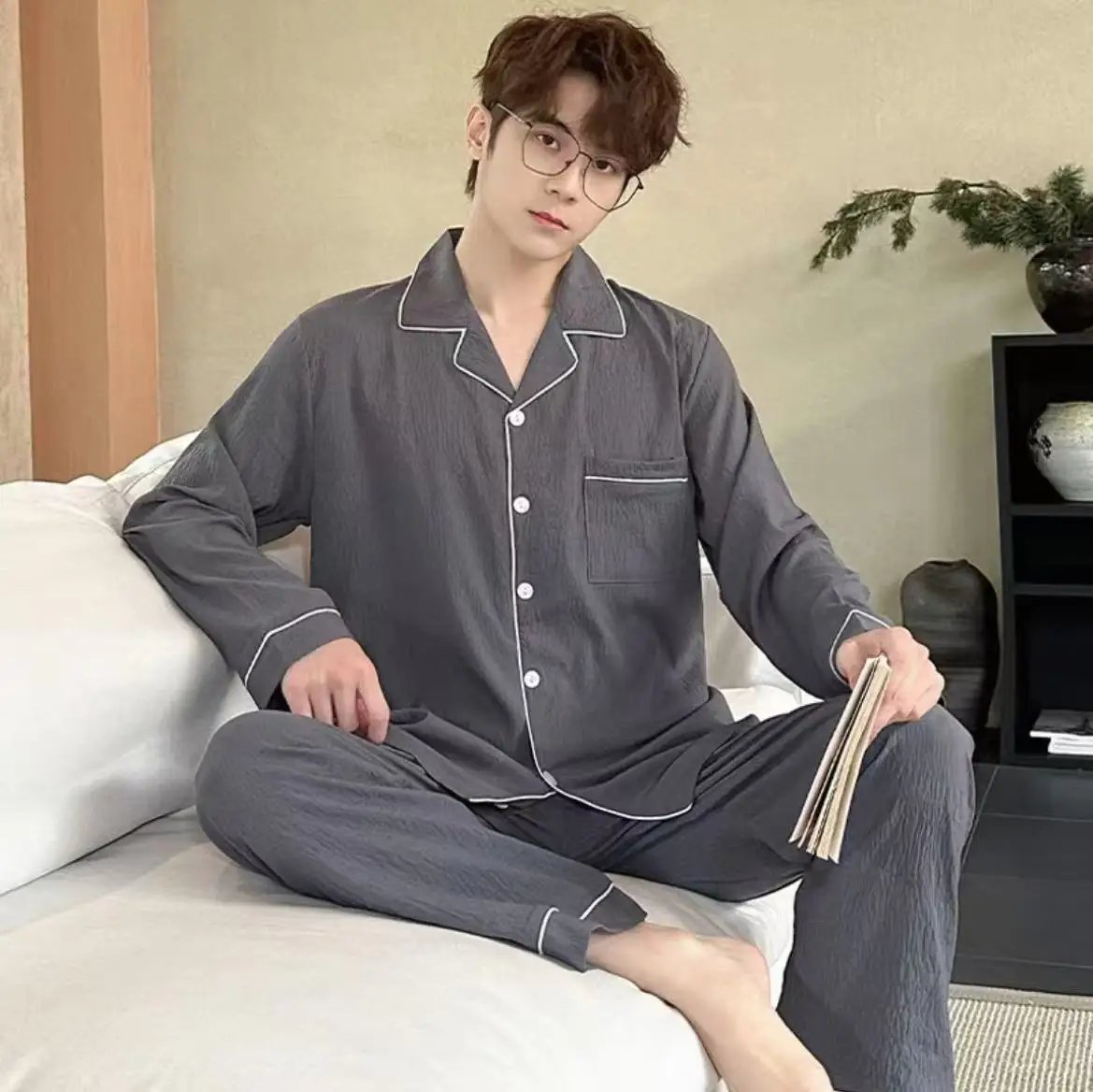 Fall fashion simple solid-color cloud cotton men's pajamas long-sleeved loose collar large size
Fall fashion simple solid-color cloud cotton men's pajamas long-sleeved loose collar large size