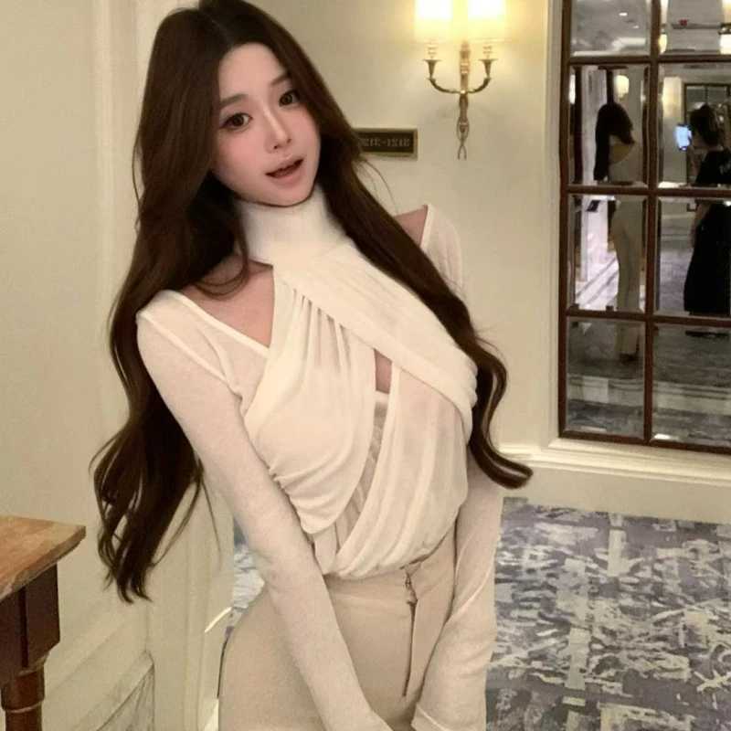 Fashionable Slimming Paired with A Long-sleeved Knitted Top for Women Pure and Sexy Off-the-shoulder Halter T-shirt 2026 Summer
Fashionable Slimming Paired with A Long-sleeved Knitted Top for Women Pure and Sexy Off-the-shoulder Halter T-shirt 2026 Summer