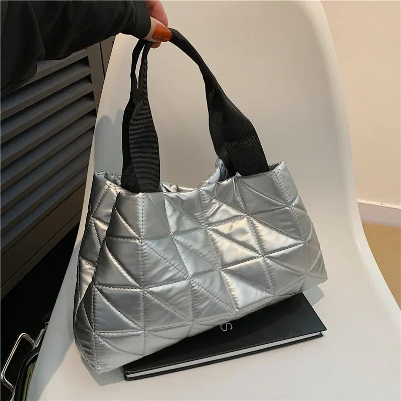 High-end big bag fashion diamond bag tote bag handbag versatile niche commute
High-end big bag fashion diamond bag tote bag handbag versatile niche commute