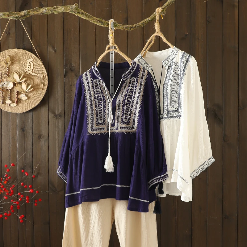 Футболка из хлопка и льна с тяжелой вышивкой, женская футболка большого размера с круглым галстуком, плиссированный льняной топ с мясом, скрывающий размер
Футболка из хлопка и льна с тяжелой вышивкой, женская футболка большого размера с круглым галстуком, плиссированный льняной топ с мясом, скрывающий размер