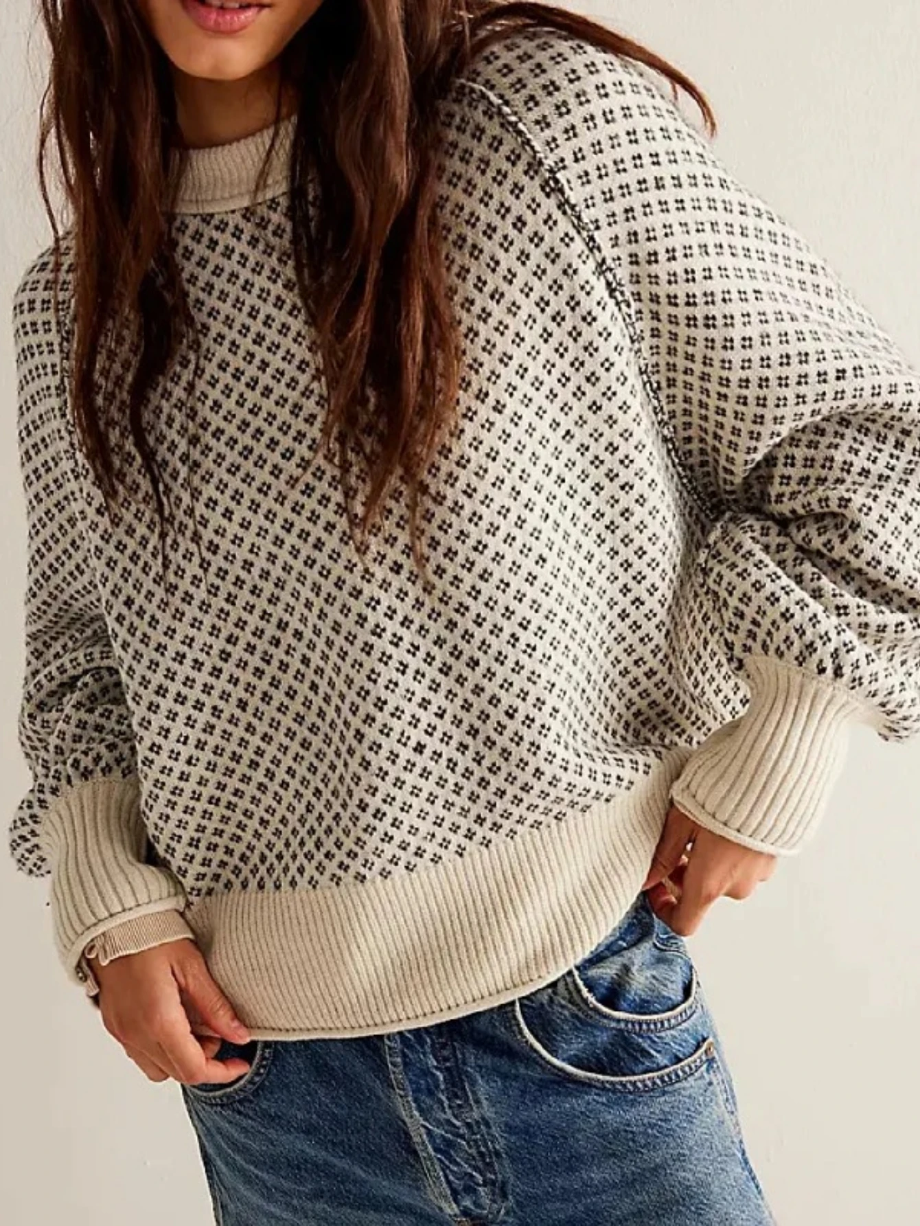 Женский трикотаж с длинным рукавом и круглым вырезом, верхняя одежда, новый стиль, свободный крой с цветочной вышивкой, удобный свитер средней длины
Женский трикотаж с длинным рукавом и круглым вырезом, верхняя одежда, новый стиль, свободный крой с цветочной вышивкой, удобный свитер средней длины