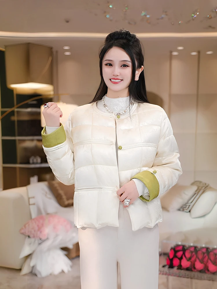 Новая китайская легкая женская пуховая куртка MeiXiGolden Le 2025: модное теплое зимнее пальто с пуговицами
Новая китайская легкая женская пуховая куртка MeiXiGolden Le 2025: модное теплое зимнее пальто с пуговицами