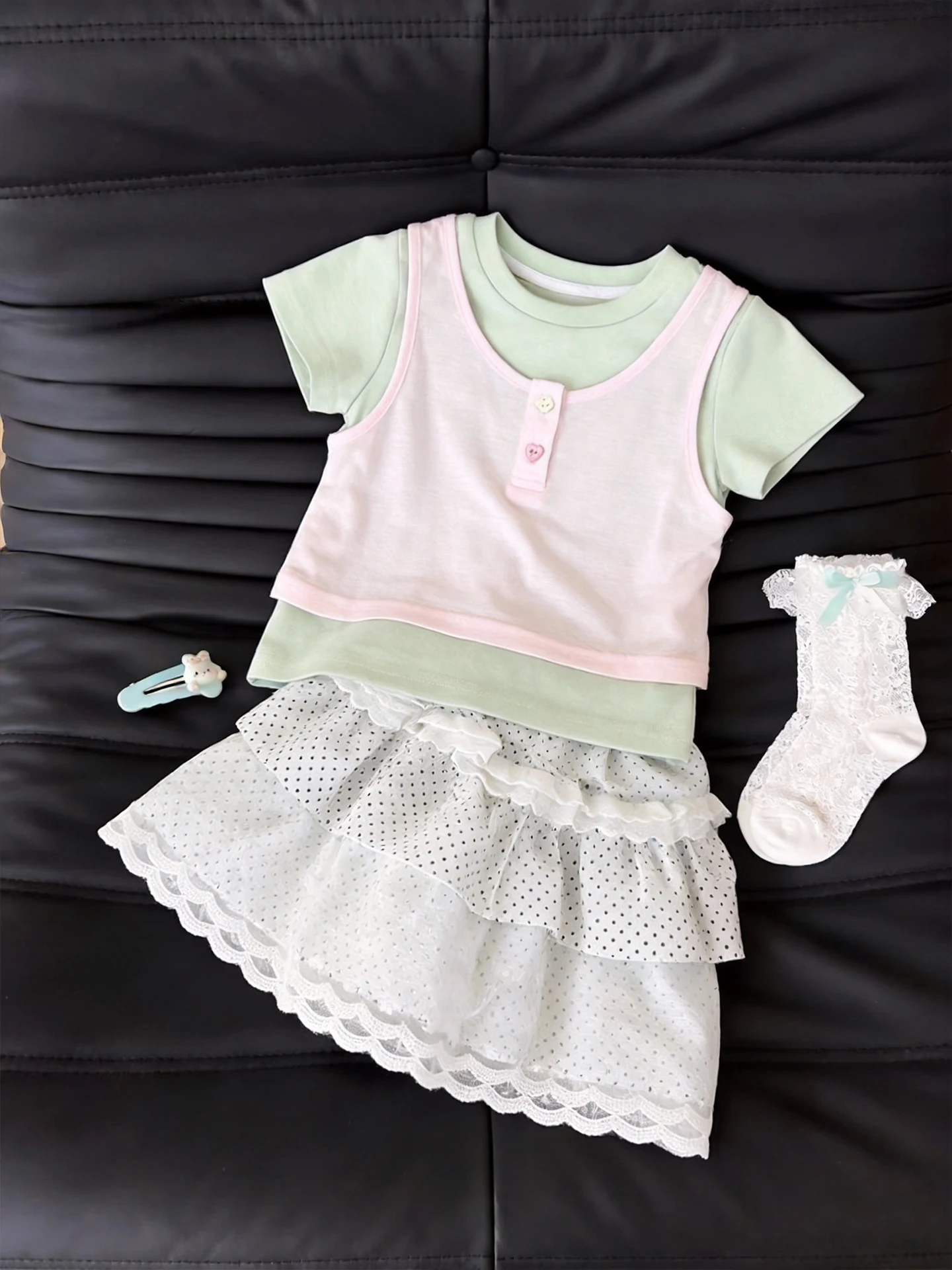 Fashionable Lace Short Sleeve Outfit for Girls Summer 2026 New Casual Layered Vest And Cake Skirt Two Piece Set Breathable
Fashionable Lace Short Sleeve Outfit for Girls Summer 2026 New Casual Layered Vest And Cake Skirt Two Piece Set Breathable