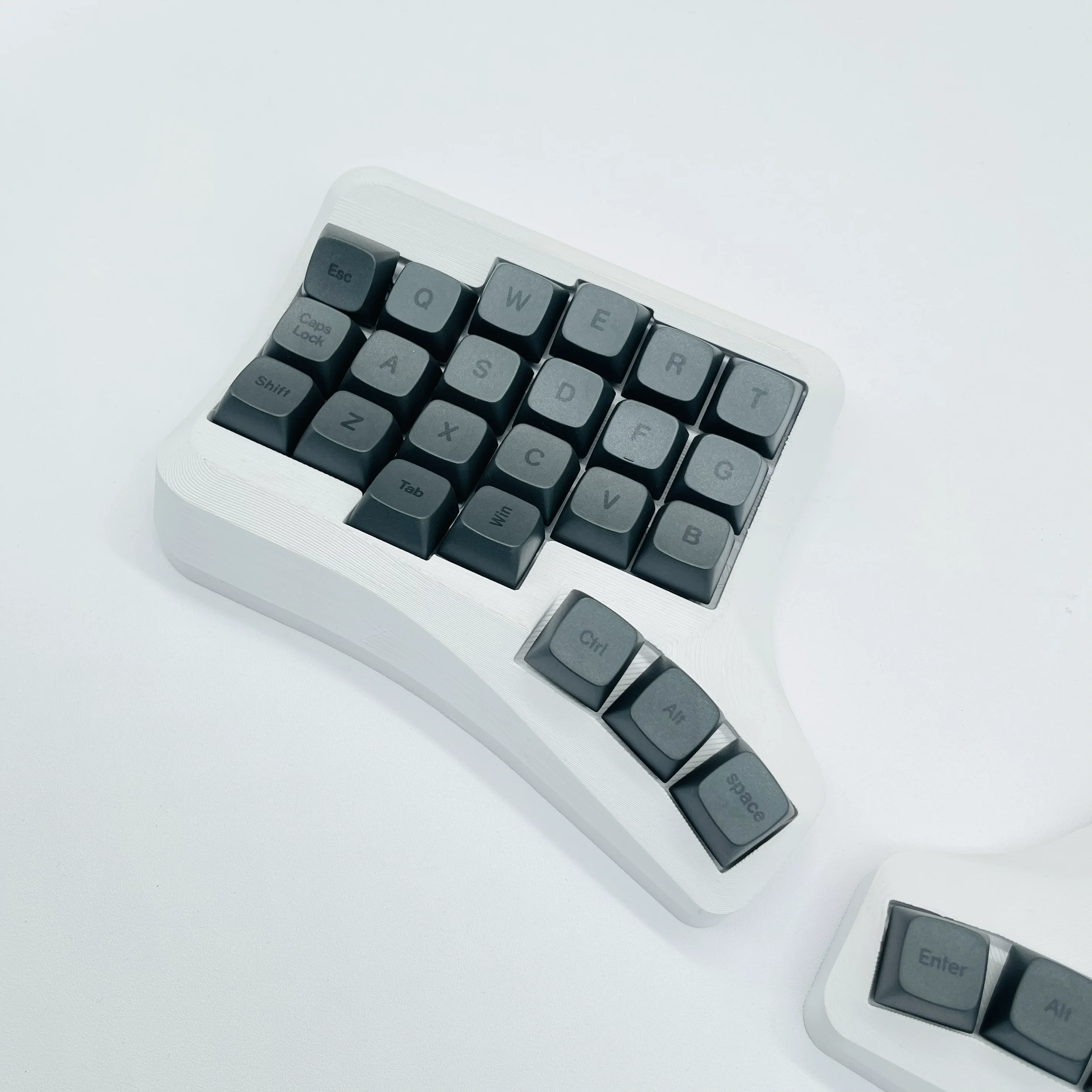 WVELVE Wireless Split Mechanical Keyboard 2.4G Hot Swap 46 Keys Cambered Split Support VIAL Keyboard Kit Customize PC Gamer Gift
WVELVE Wireless Split Mechanical Keyboard 2.4G Hot Swap 46 Keys Cambered Split Support VIAL Keyboard Kit Customize PC Gamer Gift