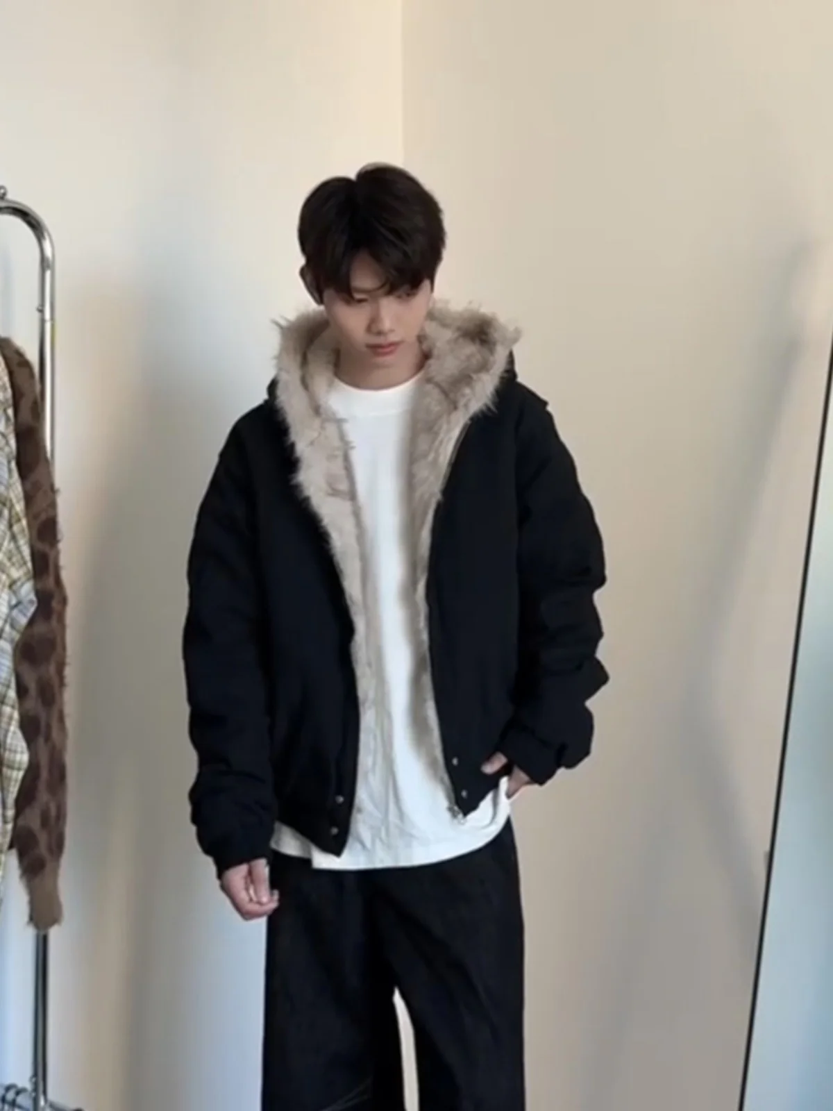 Мужская зимняя утепленная рабочая куртка-бомбер из американского холщового полотна с флисовой подкладкой, с капюшоном, короткое хлопковое пальто
Мужская зимняя утепленная рабочая куртка-бомбер из американского холщового полотна с флисовой подкладкой, с капюшоном, короткое хлопковое пальто