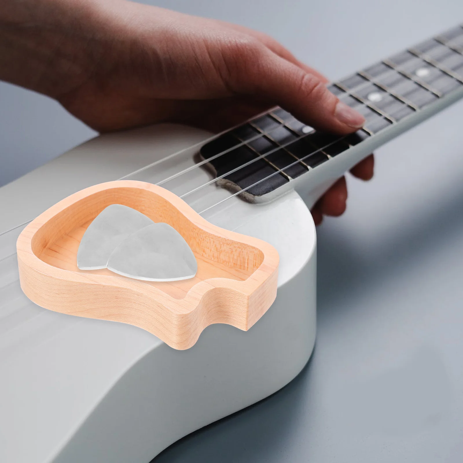 Guitar Pick Box Guitar Shaped Plectrum Storage Case for Standard Jazz Pick Light Brown Maplewood Portable Musical Accessories
Guitar Pick Box Guitar Shaped Plectrum Storage Case for Standard Jazz Pick Light Brown Maplewood Portable Musical Accessories
