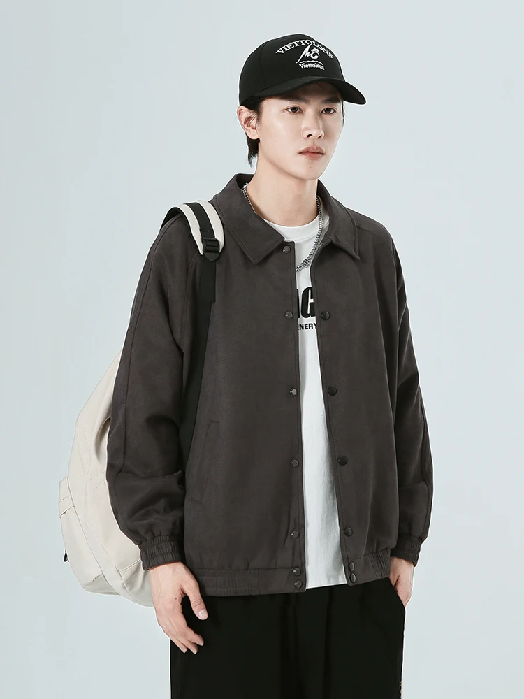 Мужская замшевая куртка в американском ретро-стиле, весна-осень, новая трендовая модель от бренда Haome, высококачественный повседневный плащ, ветрозащитный, удлиненный.
Мужская замшевая куртка в американском ретро-стиле, весна-осень, новая трендовая модель от бренда Haome, высококачественный повседневный плащ, ветрозащитный, удлиненный.