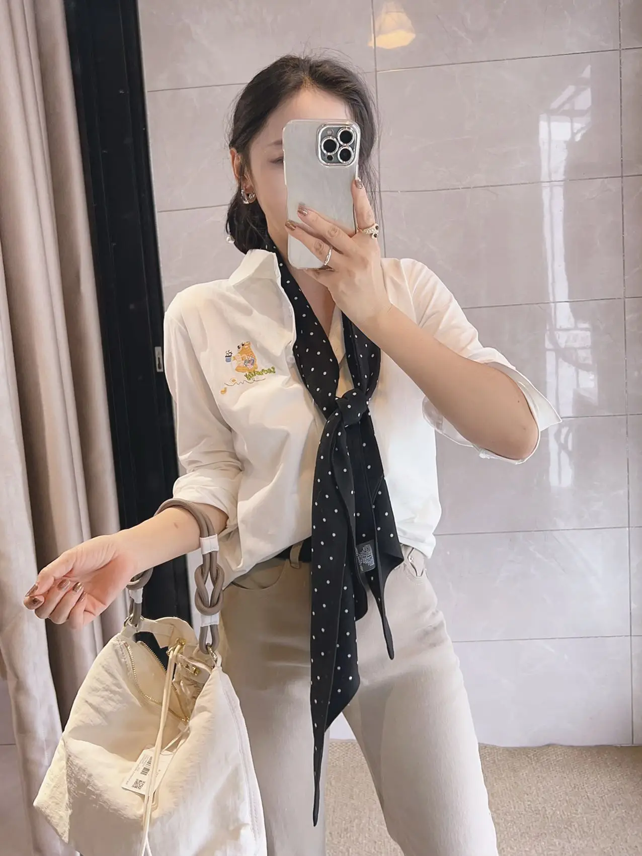 Romantic Embroidered Cotton Long Sve irt Anti-Wrinkle Soft Princ Sle Women's Faion Straight Cut White irt
Romantic Embroidered Cotton Long Sve irt Anti-Wrinkle Soft Princ Sle Women's Faion Straight Cut White irt