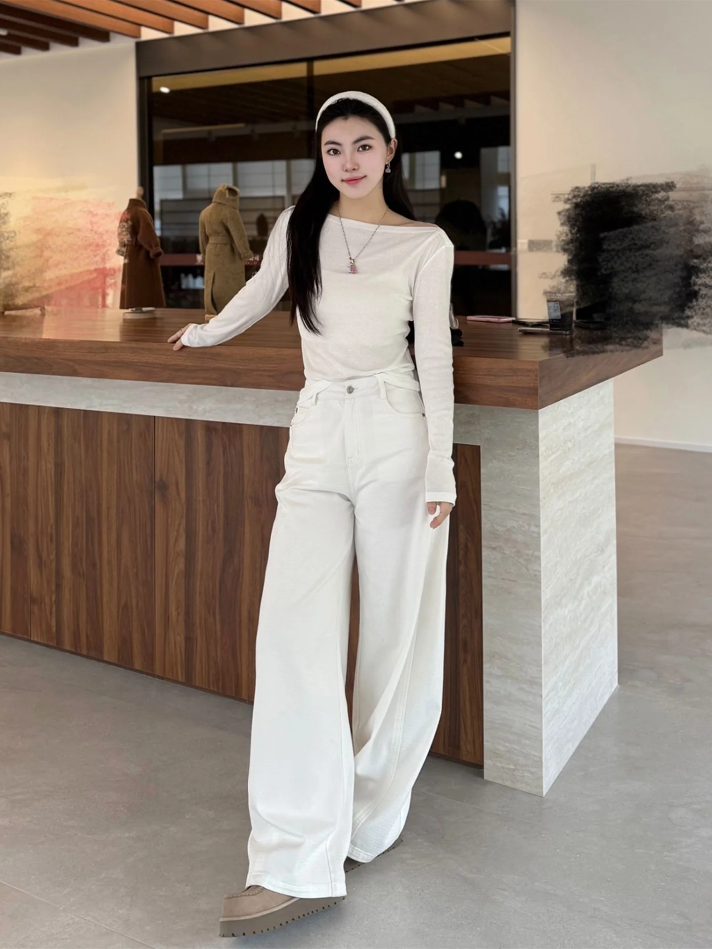 Женские легкие джинсы с широкими штанинами из лиоцелла, приятные к коже, повседневные, с высокой талией, на молнии, однотонные, свободного кроя, весна-осень
Женские легкие джинсы с широкими штанинами из лиоцелла, приятные к коже, повседневные, с высокой талией, на молнии, однотонные, свободного кроя, весна-осень