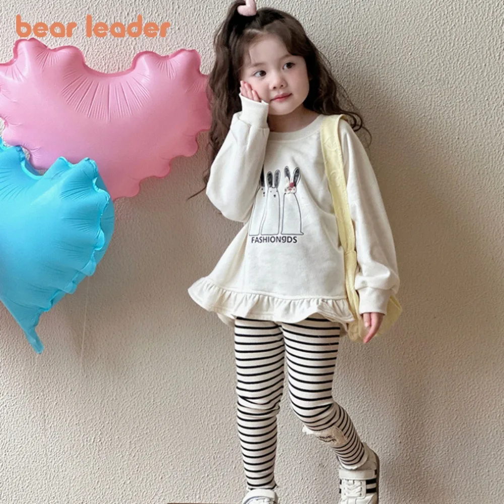 Осенняя бежевая одежда Bear Leader для девочек, топ с длинными рукавами с мультяшным принтом + полосатые штаны, комплект из 2 предметов, модная детская повседневная одежда
Осенняя бежевая одежда Bear Leader для девочек, топ с длинными рукавами с мультяшным принтом + полосатые штаны, комплект из 2 предметов, модная детская повседневная одежда