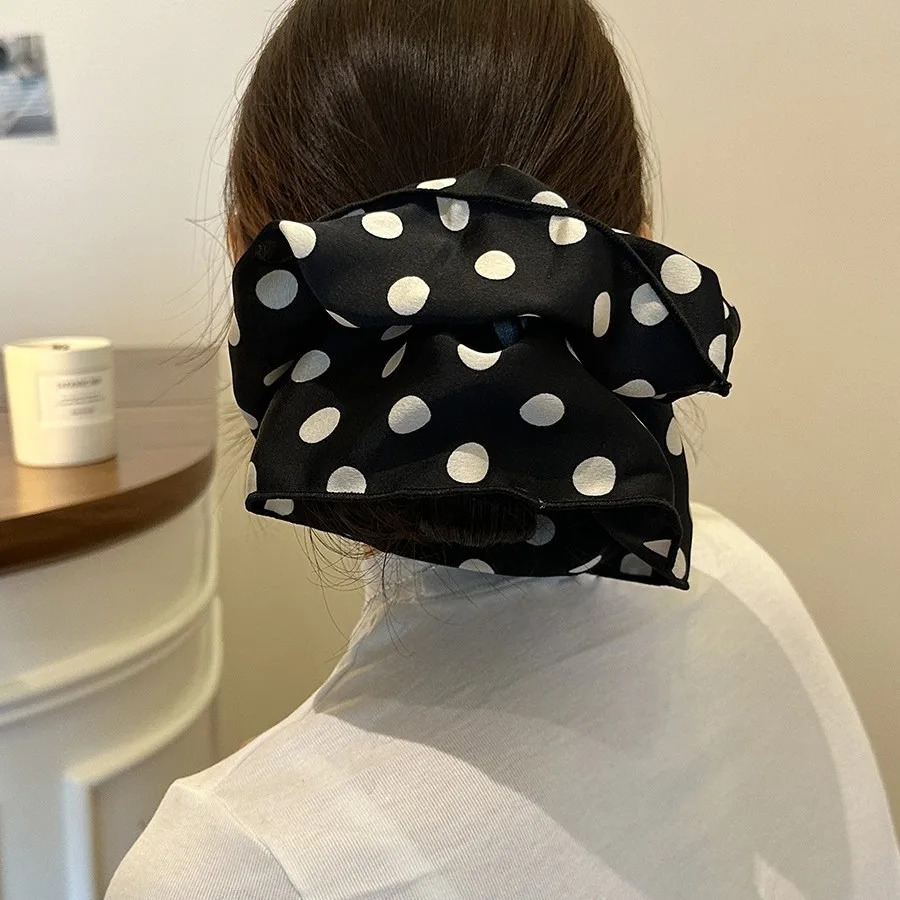 Polka Dot Fabric Scrunchie Vintage Retro Elastic Hair Rope Classic Hair Band for Women Daily Use Premium
Polka Dot Fabric Scrunchie Vintage Retro Elastic Hair Rope Classic Hair Band for Women Daily Use Premium