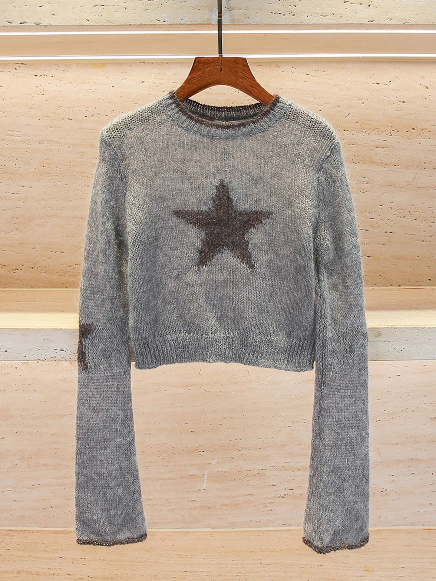 High-End Women's Knitted Sweater ort Star Embroidery Camere Top Retro Sle Commute Simple Design Breathable Skin-Friendly
High-End Women's Knitted Sweater ort Star Embroidery Camere Top Retro Sle Commute Simple Design Breathable Skin-Friendly