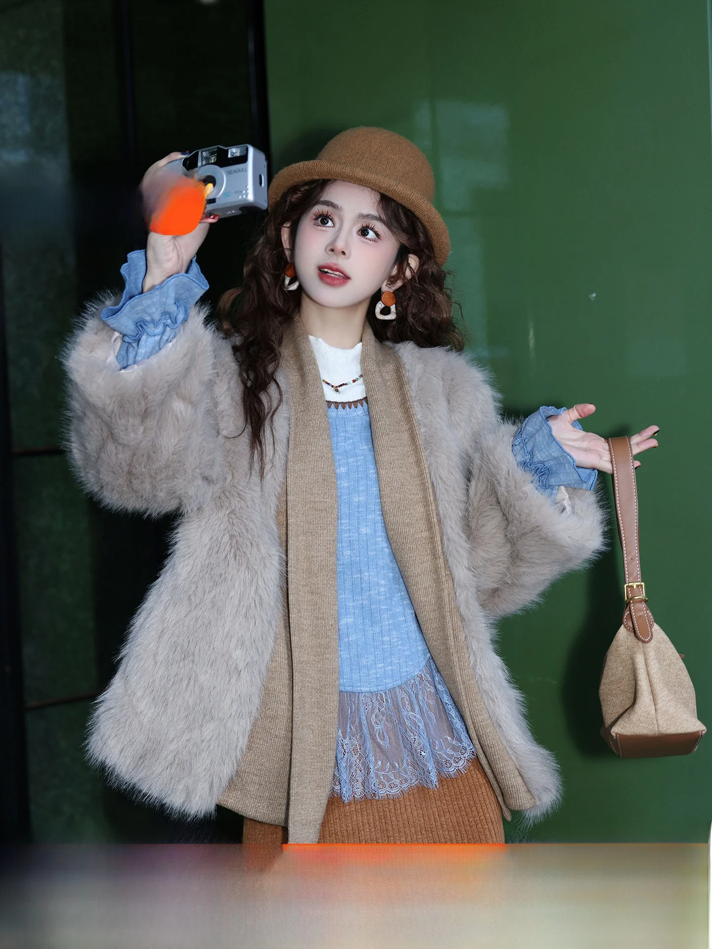 Chen Jiajie Long Years Thickened Winter Coat Women's Fashionable Outerwear Warm Plush Lined Short Jacket Polyester Fiber
Chen Jiajie Long Years Thickened Winter Coat Women's Fashionable Outerwear Warm Plush Lined Short Jacket Polyester Fiber