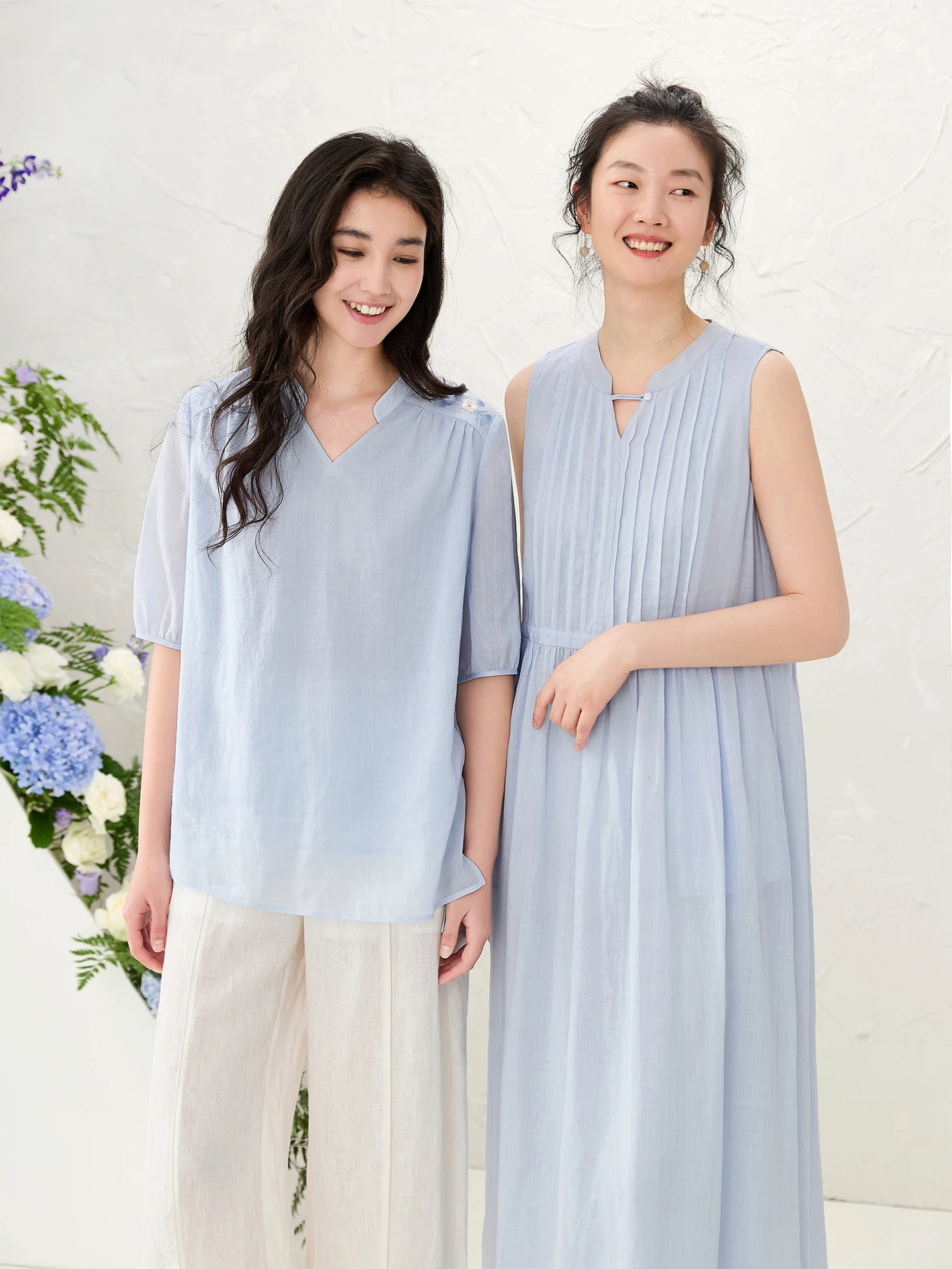 Original Ruyi Light Blue Lenzing Linen Embroidered Shirt Women Summer Thin V-neck Double-layer Top Blouse Breathable Loose Fit
Original Ruyi Light Blue Lenzing Linen Embroidered Shirt Women Summer Thin V-neck Double-layer Top Blouse Breathable Loose Fit