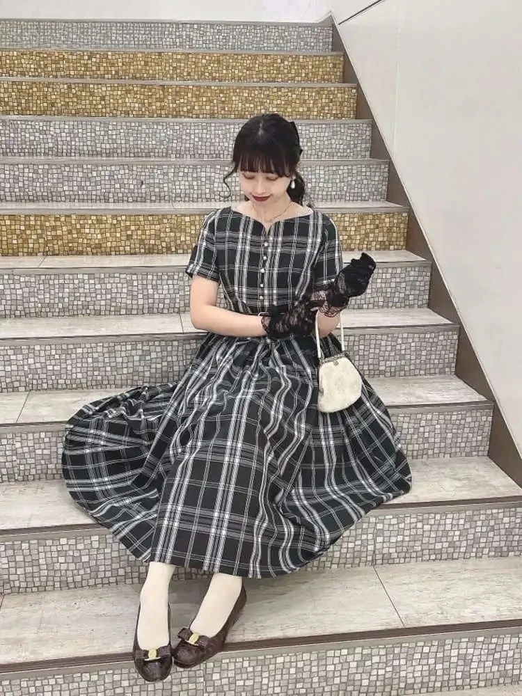 Summer New Sweet Girls Versatile High Waist Short Sleeve Dress Vintage French Elegant Commuter Slim Plaid Mid-length Dress
Summer New Sweet Girls Versatile High Waist Short Sleeve Dress Vintage French Elegant Commuter Slim Plaid Mid-length Dress