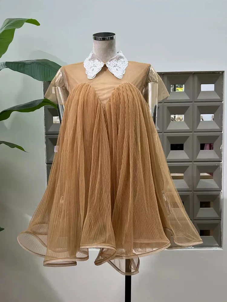 Retro 2025 summer new fashion loose pleated mesh perspective short-sleeved blouse fashion Joker contrast ruffled pullover shirt.
Retro 2025 summer new fashion loose pleated mesh perspective short-sleeved blouse fashion Joker contrast ruffled pullover shirt.