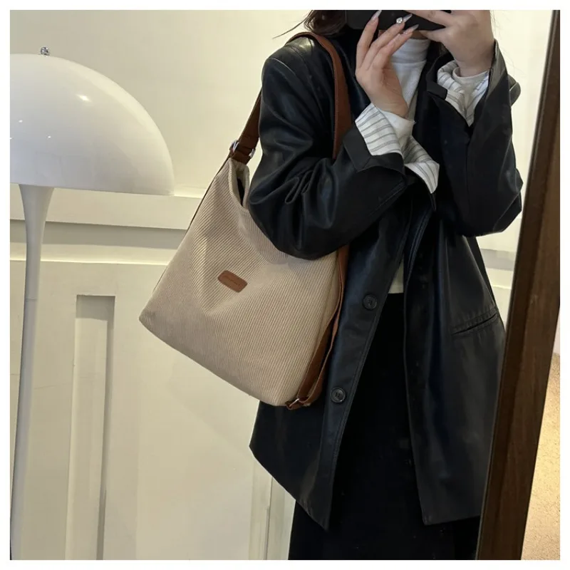 Japanese Large-capacity Leisure Shoulder Bag Women Canvas Shoulder Bag Backpack Simple Commuter Travel Slung Female Shoulder Bag
Japanese Large-capacity Leisure Shoulder Bag Women Canvas Shoulder Bag Backpack Simple Commuter Travel Slung Female Shoulder Bag