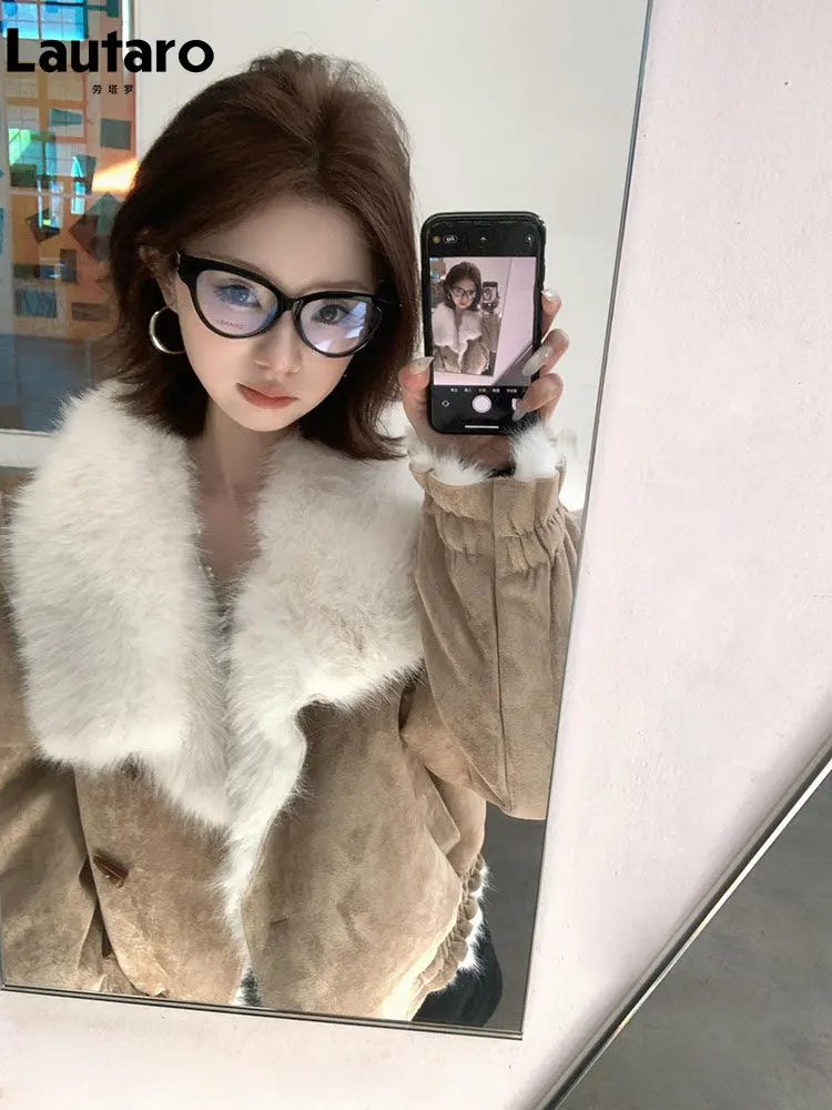 Lautaro Autumn Winter Short Thick Warm Faux Sheepskin Coat Women Horn Buttons High Quality Luxury Fluffy Jacket Designer Clothes
Lautaro Autumn Winter Short Thick Warm Faux Sheepskin Coat Women Horn Buttons High Quality Luxury Fluffy Jacket Designer Clothes
