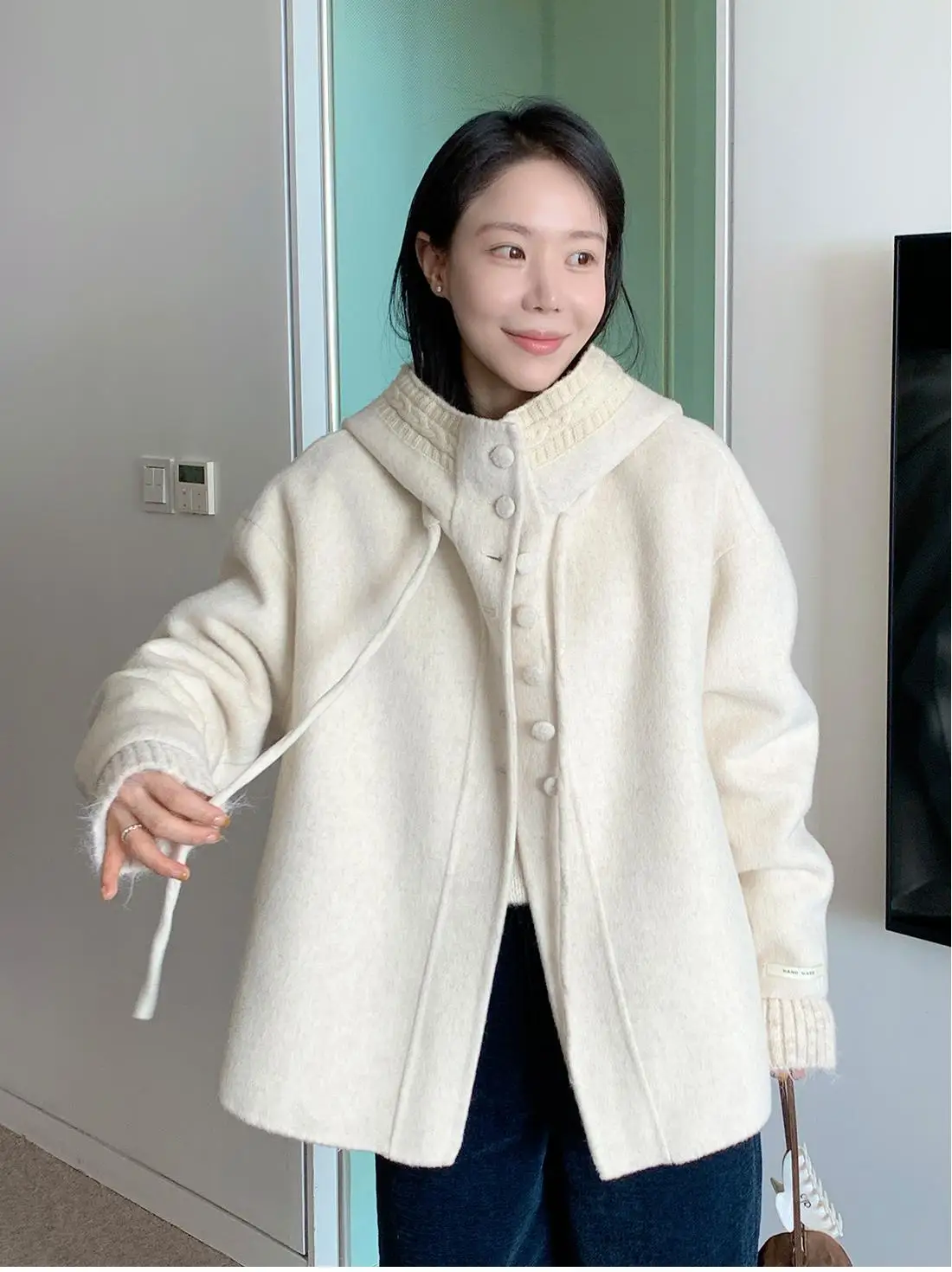 Вязаное лоскутное шерстяное пальто для поездок на работу, женское антивозрастное свободное пальто со шляпой, повседневная утягивающая верхняя одежда
Вязаное лоскутное шерстяное пальто для поездок на работу, женское антивозрастное свободное пальто со шляпой, повседневная утягивающая верхняя одежда