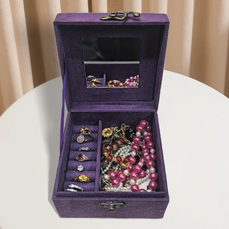 Solid Color Square Storage Box Necklaces Rings Jewelry Organizer Box Ladies' Travel Portable Organizer Monolayer With Lock
Solid Color Square Storage Box Necklaces Rings Jewelry Organizer Box Ladies' Travel Portable Organizer Monolayer With Lock