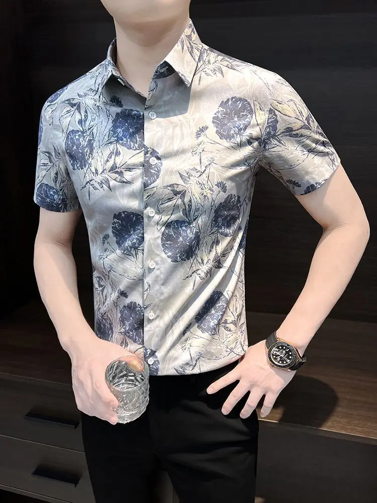 Trendy Retro Floral Print Men's Short Sleeve Shirt Summer 2026 New Lightweight Loose Fit Layered Style Vibrant Casual Top
Trendy Retro Floral Print Men's Short Sleeve Shirt Summer 2026 New Lightweight Loose Fit Layered Style Vibrant Casual Top