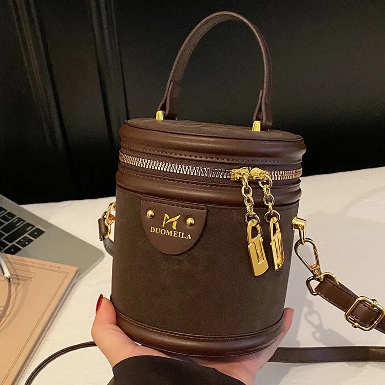 2025 Winter Women's Tote Bag, Genuine Leather Multi-way Crossbody Purse, Large Capacity Shoulder Bag for Work Commute Daily Use
2025 Winter Women's Tote Bag, Genuine Leather Multi-way Crossbody Purse, Large Capacity Shoulder Bag for Work Commute Daily Use