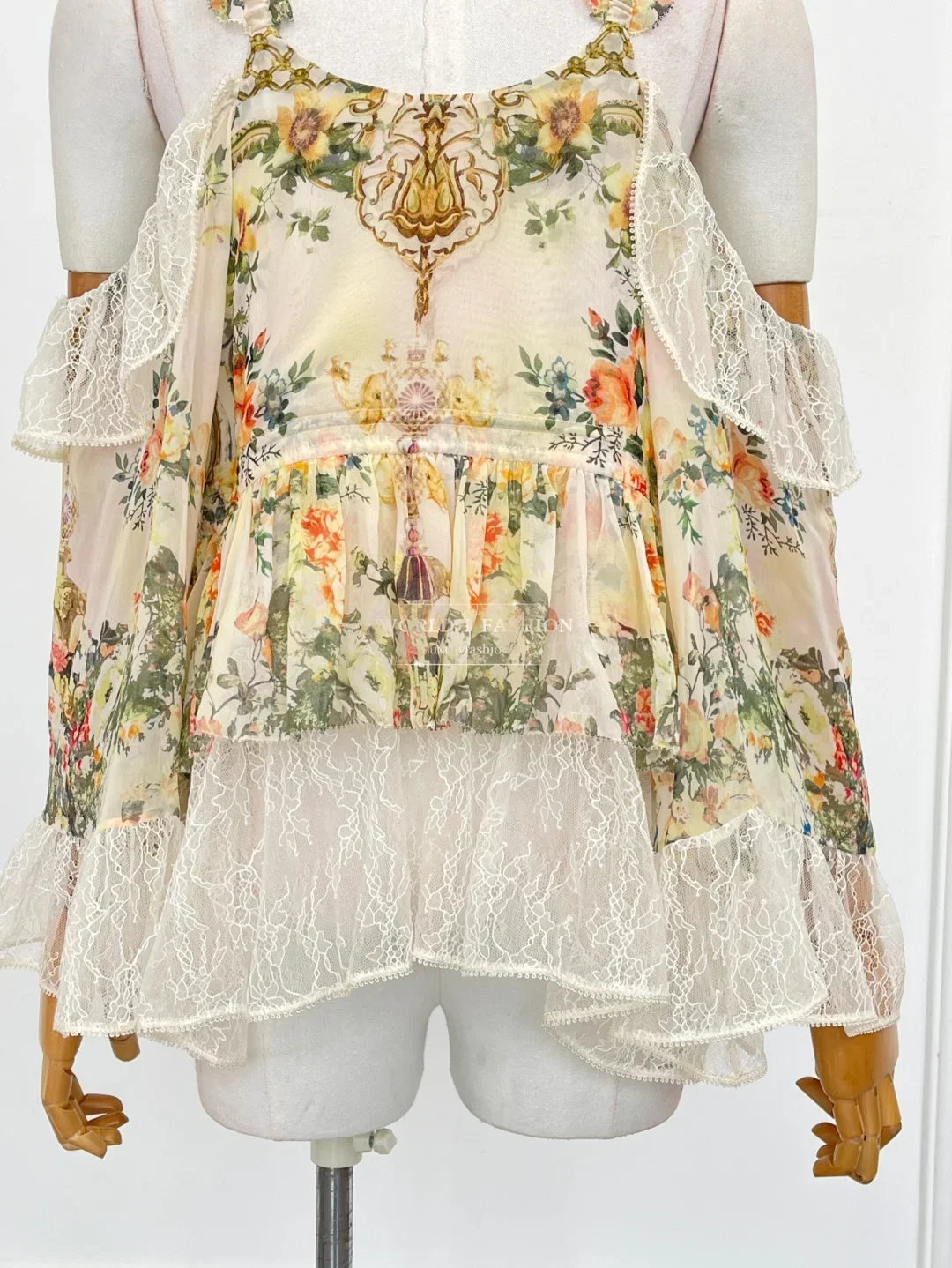 2025 New Design Green Beige Floral Print Sleeveless Blouse Tops
2025 New Design Green Beige Floral Print Sleeveless Blouse Tops