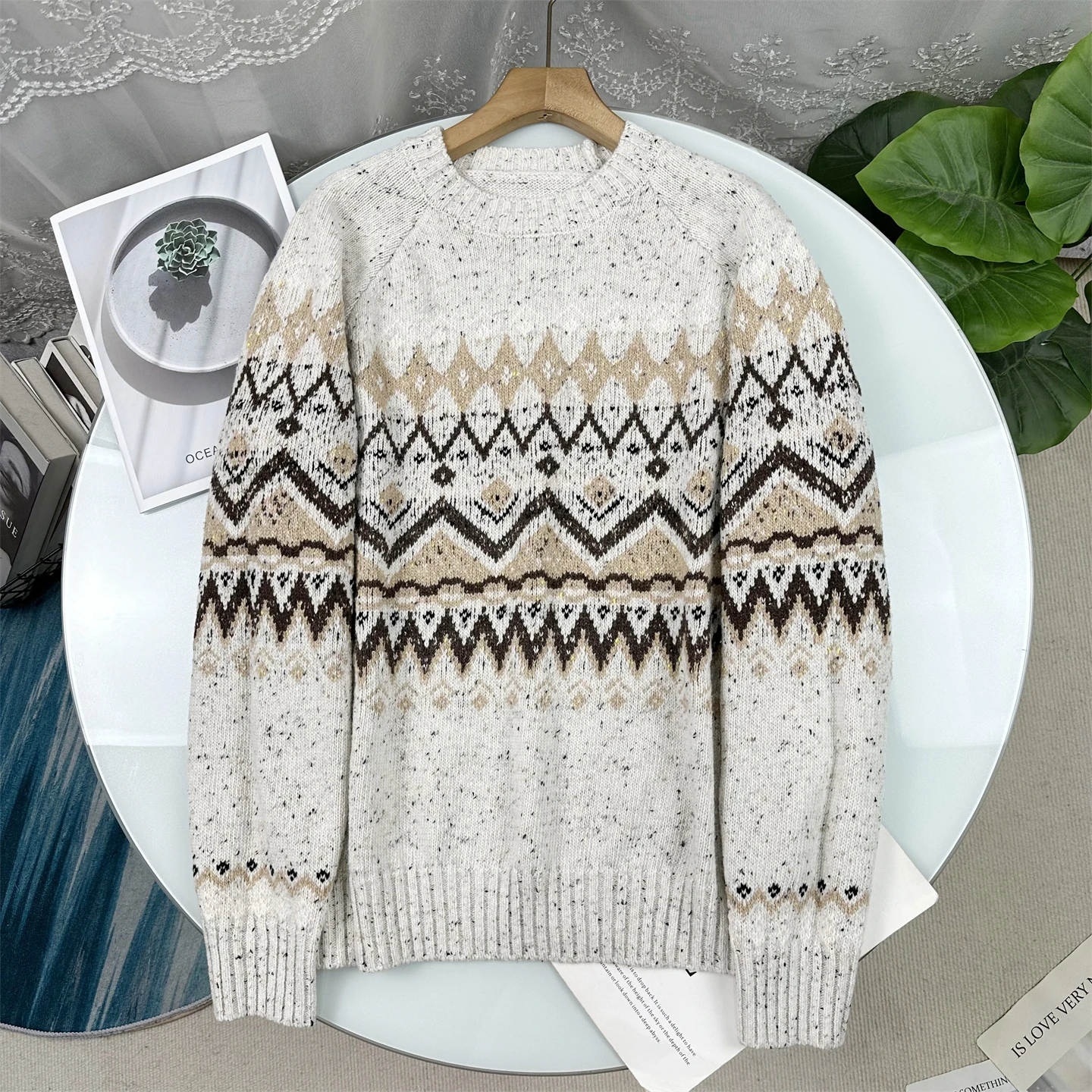 Свободный вязаный свитер с открытыми плечами для женщин: модный осенне-зимний новинка с вышивкой в стиле Fair Isle, универсальный повседневный стиль
Свободный вязаный свитер с открытыми плечами для женщин: модный осенне-зимний новинка с вышивкой в стиле Fair Isle, универсальный повседневный стиль