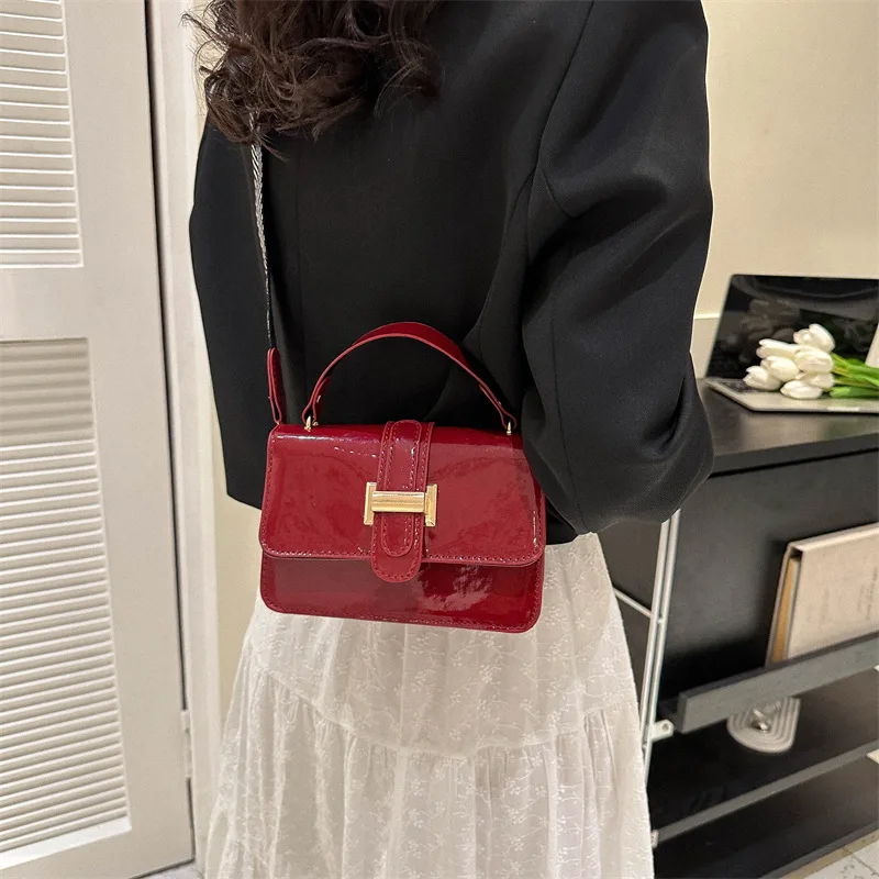 Hot Selling Handheld Small Square Bag Fashionable Niche Versatile High-end Textured Glossy Simple Single Shoulder Women's Bags
Hot Selling Handheld Small Square Bag Fashionable Niche Versatile High-end Textured Glossy Simple Single Shoulder Women's Bags