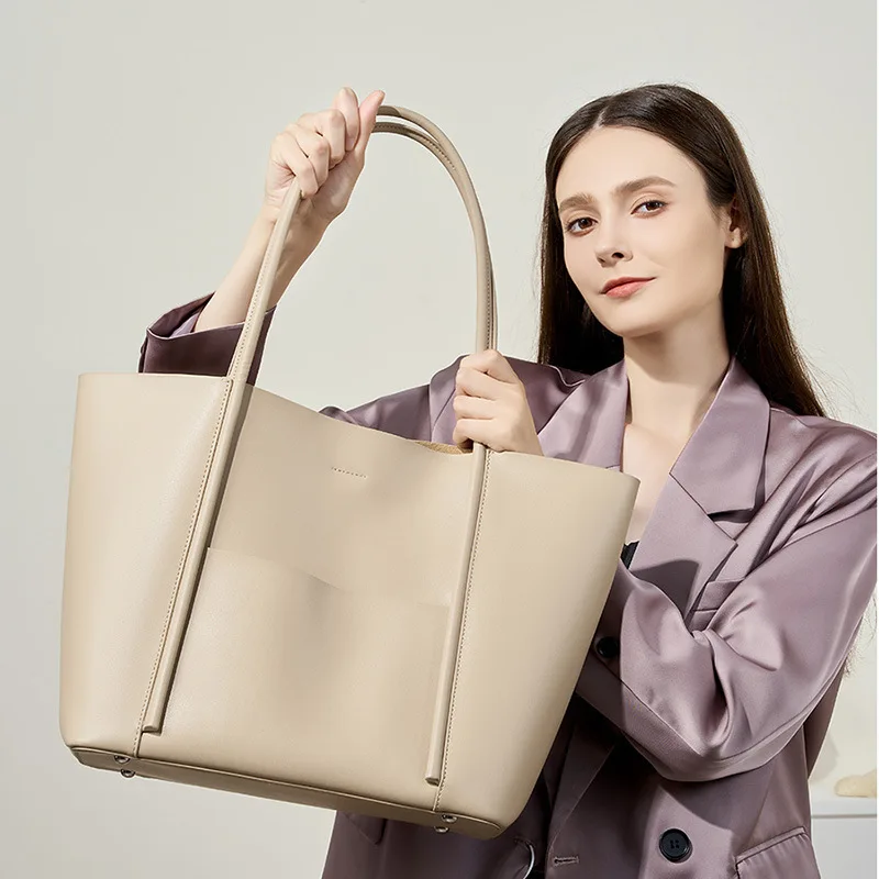 2025 New Genuine Leather Ladies' Bags Tote Bag Summer Portable Large Bag Cowhide Commuter Shoulder Bag Women's Large Capacity
2025 New Genuine Leather Ladies' Bags Tote Bag Summer Portable Large Bag Cowhide Commuter Shoulder Bag Women's Large Capacity
