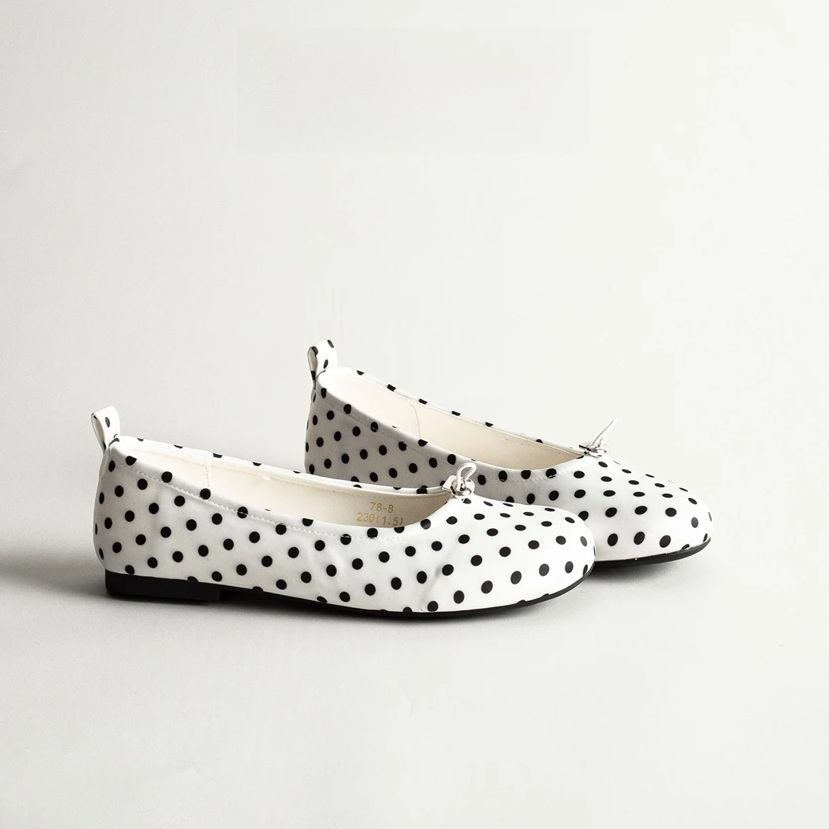 Stunning Polka Dot Flat Ballet Slip on Shoes Women's Fashion Fairy Style All Match Mary Jane Shoes Comfortable round Toe Summer
Stunning Polka Dot Flat Ballet Slip on Shoes Women's Fashion Fairy Style All Match Mary Jane Shoes Comfortable round Toe Summer