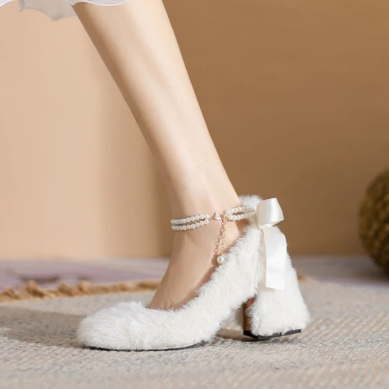 Осенне-зимние пушистые теплые туфли Мэри Джейн на массивном каблуке, женские короткие плюшевые туфли-лодочки с квадратным носком и жемчужным ремешком на щиколотке, модельные туфли 
Осенне-зимние пушистые теплые туфли Мэри Джейн на массивном каблуке, женские короткие плюшевые туфли-лодочки с квадратным носком и жемчужным ремешком на щиколотке, модельные туфли