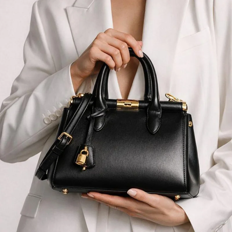 Brand Luxury Leather Handbag Large-capacity Briefcase With Gold Clasp Women Elegant Shoulder Crossbody Bag Clip Design Tote Bag
Brand Luxury Leather Handbag Large-capacity Briefcase With Gold Clasp Women Elegant Shoulder Crossbody Bag Clip Design Tote Bag