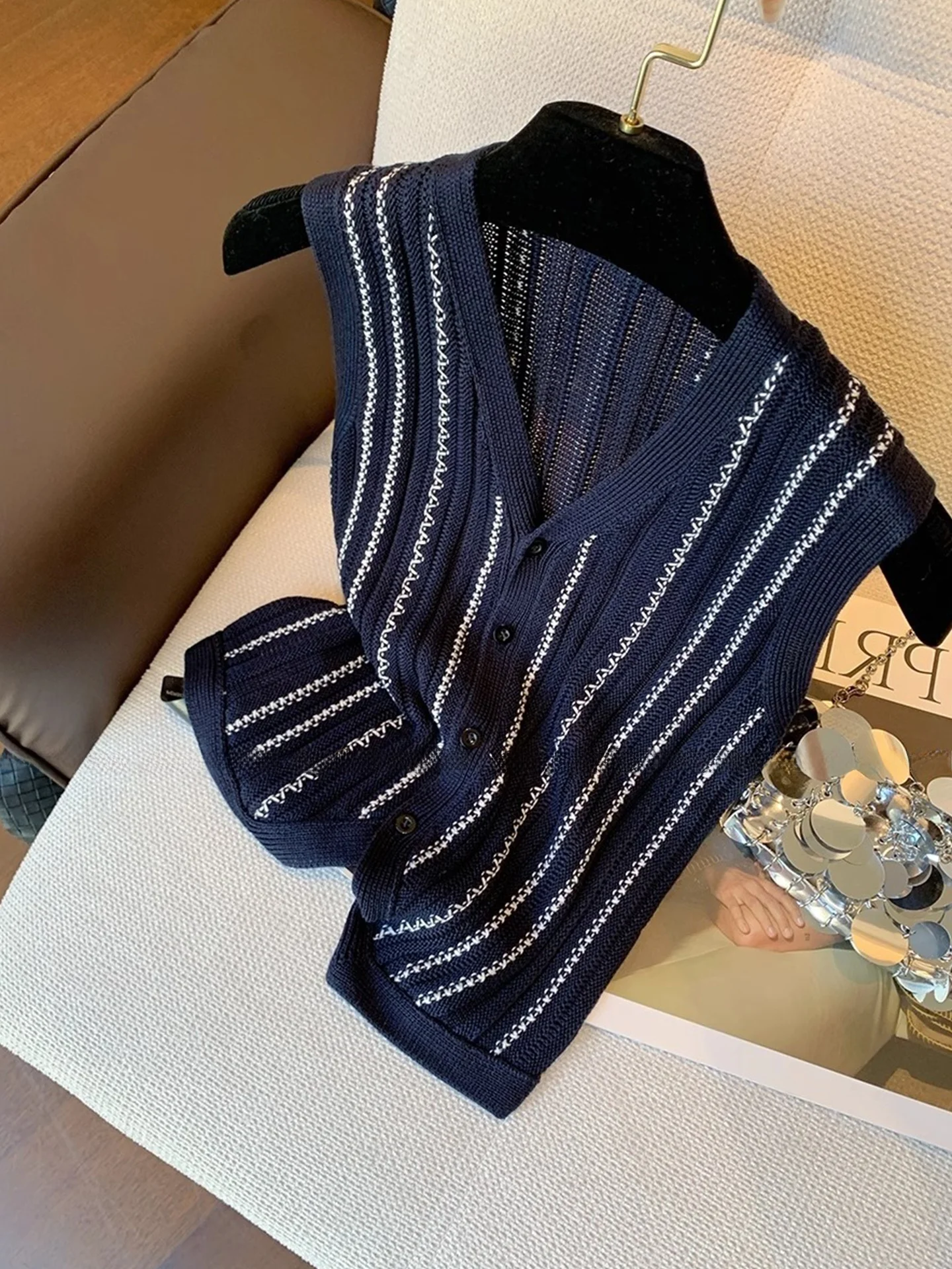 Comfortable Color Block Stripe Sleeveless Vest Knitted Ice Silk V-Neck Slimming Summer Fashion Korean Style Knitwear
Comfortable Color Block Stripe Sleeveless Vest Knitted Ice Silk V-Neck Slimming Summer Fashion Korean Style Knitwear