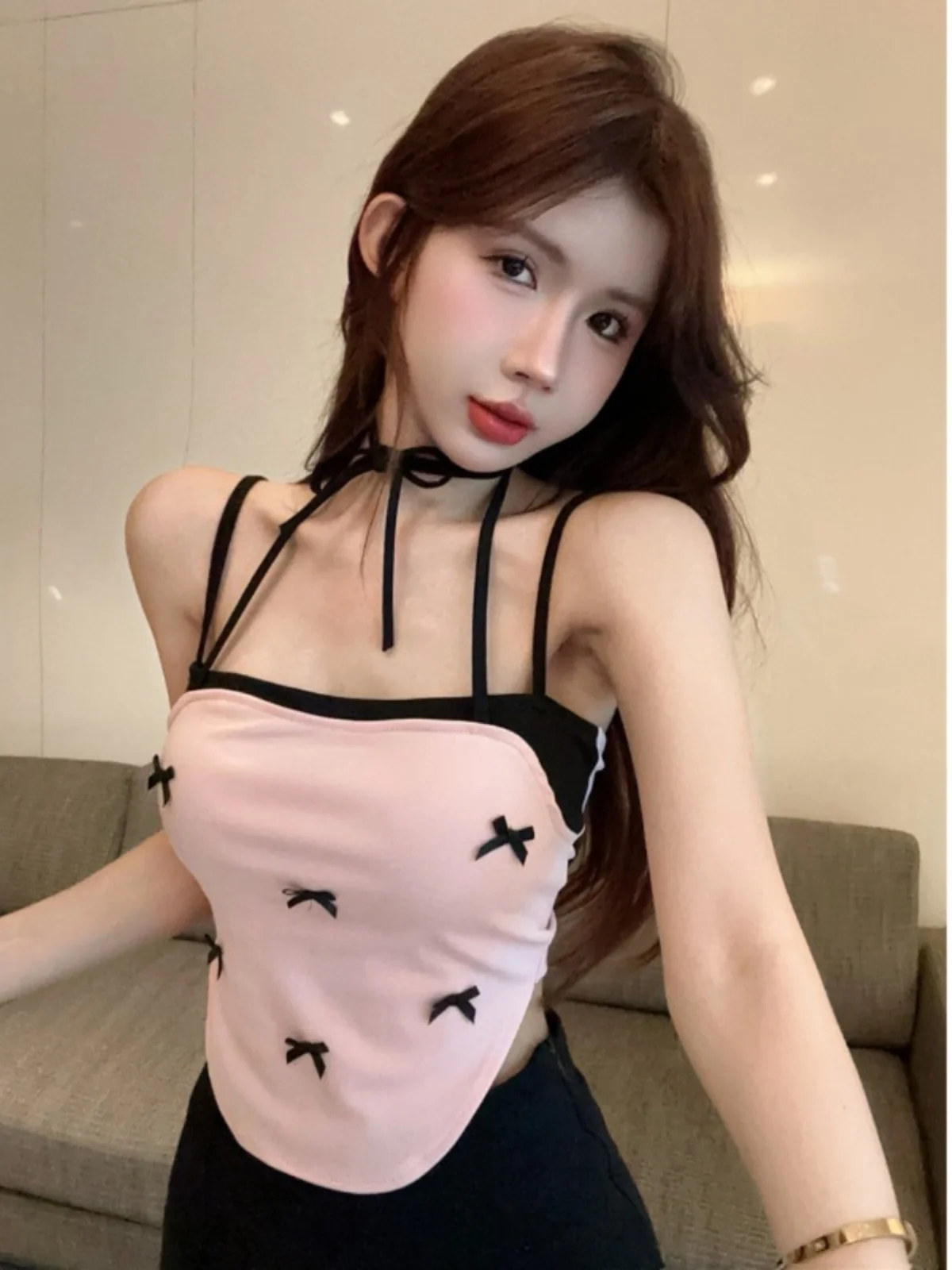 Elegant Sexy Knot Splice Fake Two-Piece Strap Vest Women Summer Sweet Color Block Tie Drape Neck Top Princess Style
Elegant Sexy Knot Splice Fake Two-Piece Strap Vest Women Summer Sweet Color Block Tie Drape Neck Top Princess Style