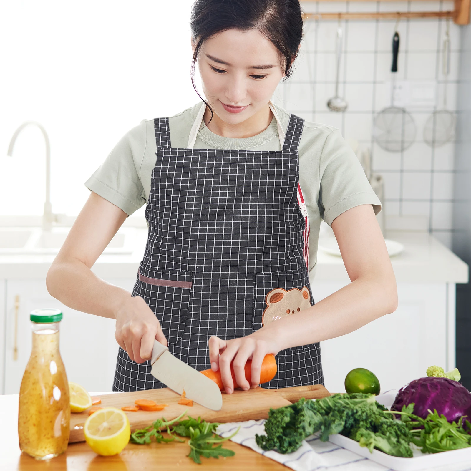 Black Women Apron Cotton Kitchen Restaurant Cross Back Cloth Stylist Gifts Large Pocket Bartender Comfortable for women
Black Women Apron Cotton Kitchen Restaurant Cross Back Cloth Stylist Gifts Large Pocket Bartender Comfortable for women