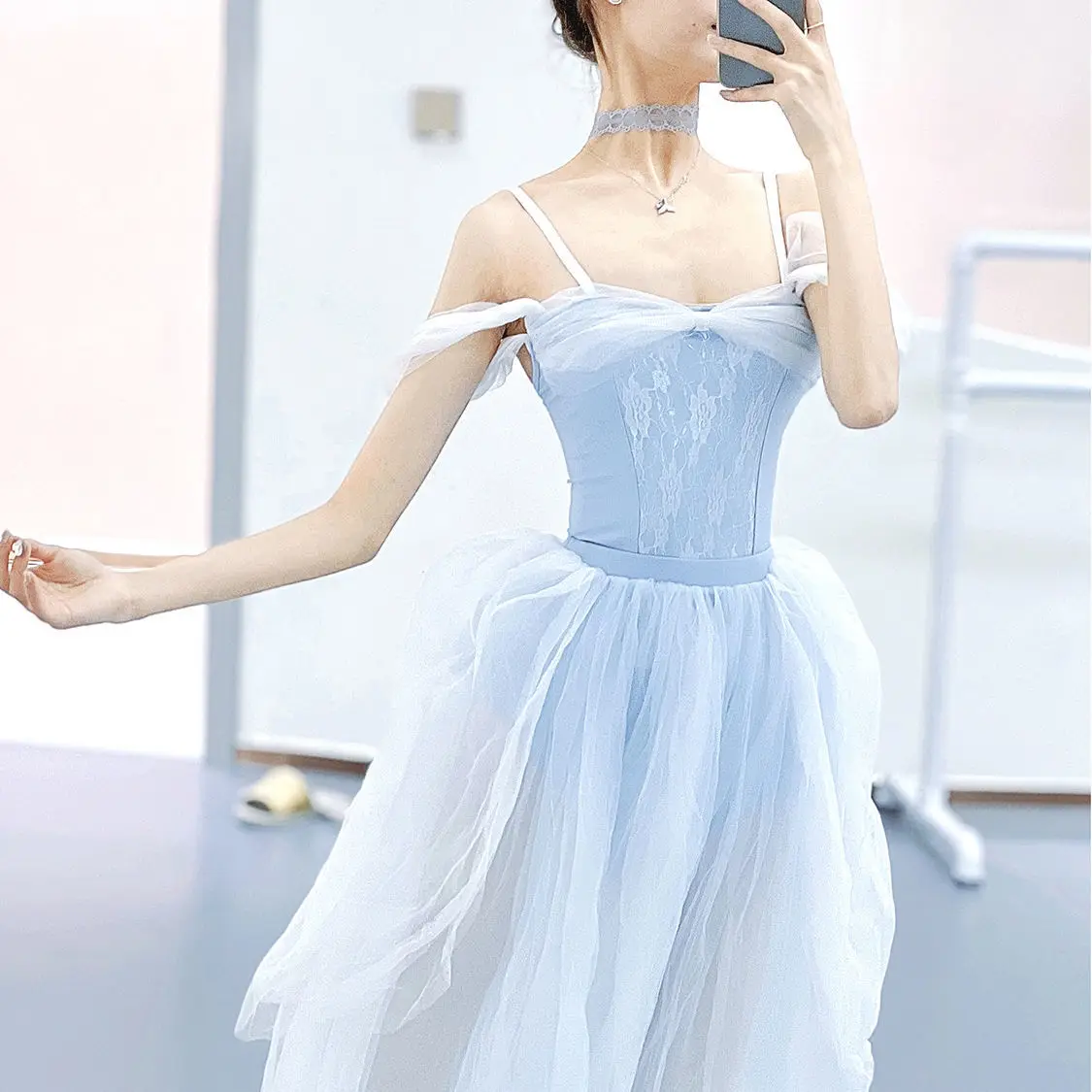 One Shoulder Halter Elsa Costume for Girls Princess Sleeveless Bodysuit with Skirt Kids Girl Woman Light BlueBallet costume
One Shoulder Halter Elsa Costume for Girls Princess Sleeveless Bodysuit with Skirt Kids Girl Woman Light BlueBallet costume