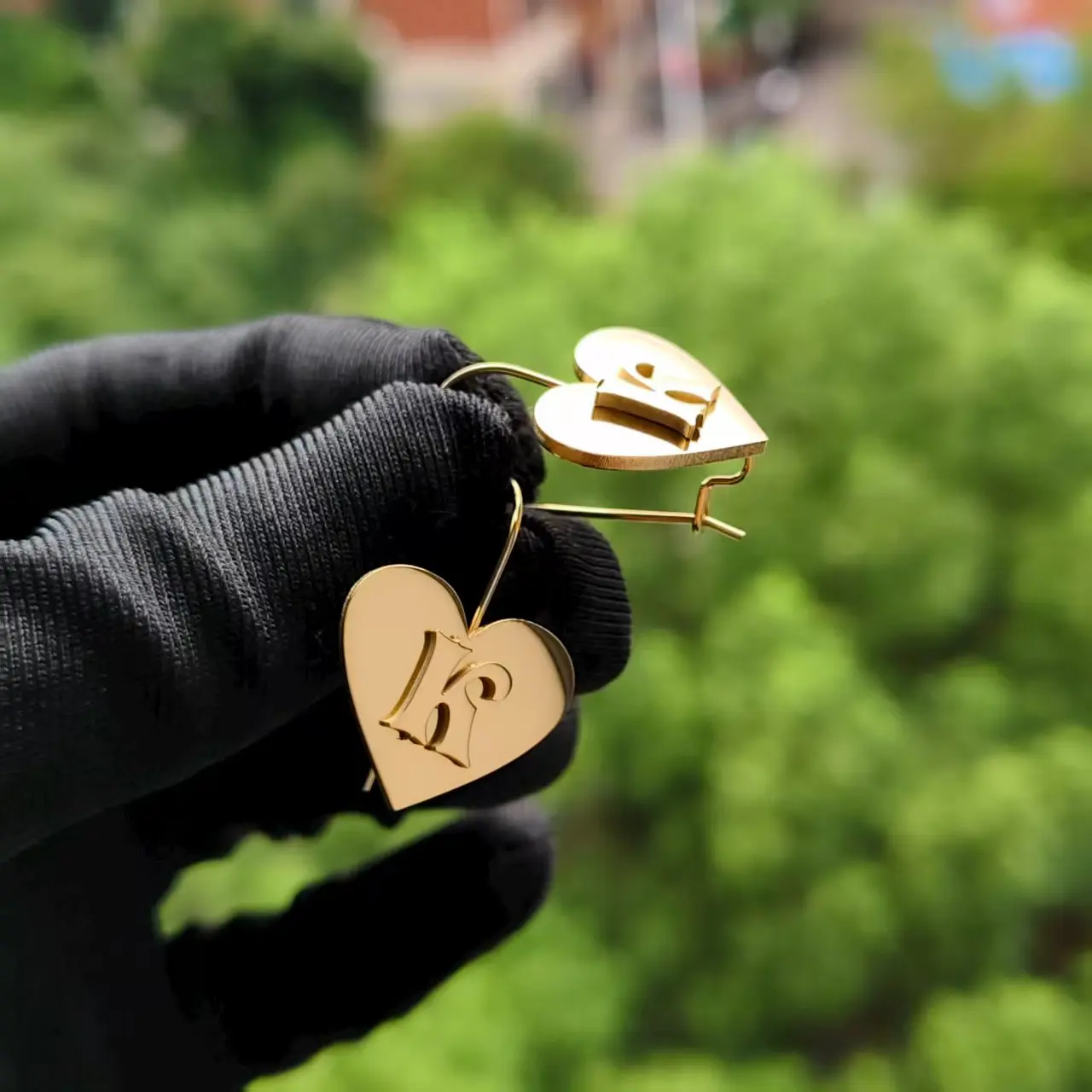 Wholesale Customized Single Letter Heart-shaped Earrings Personalized Letter Heart Shaped Earring Customized Gift Factory Direct
Wholesale Customized Single Letter Heart-shaped Earrings Personalized Letter Heart Shaped Earring Customized Gift Factory Direct