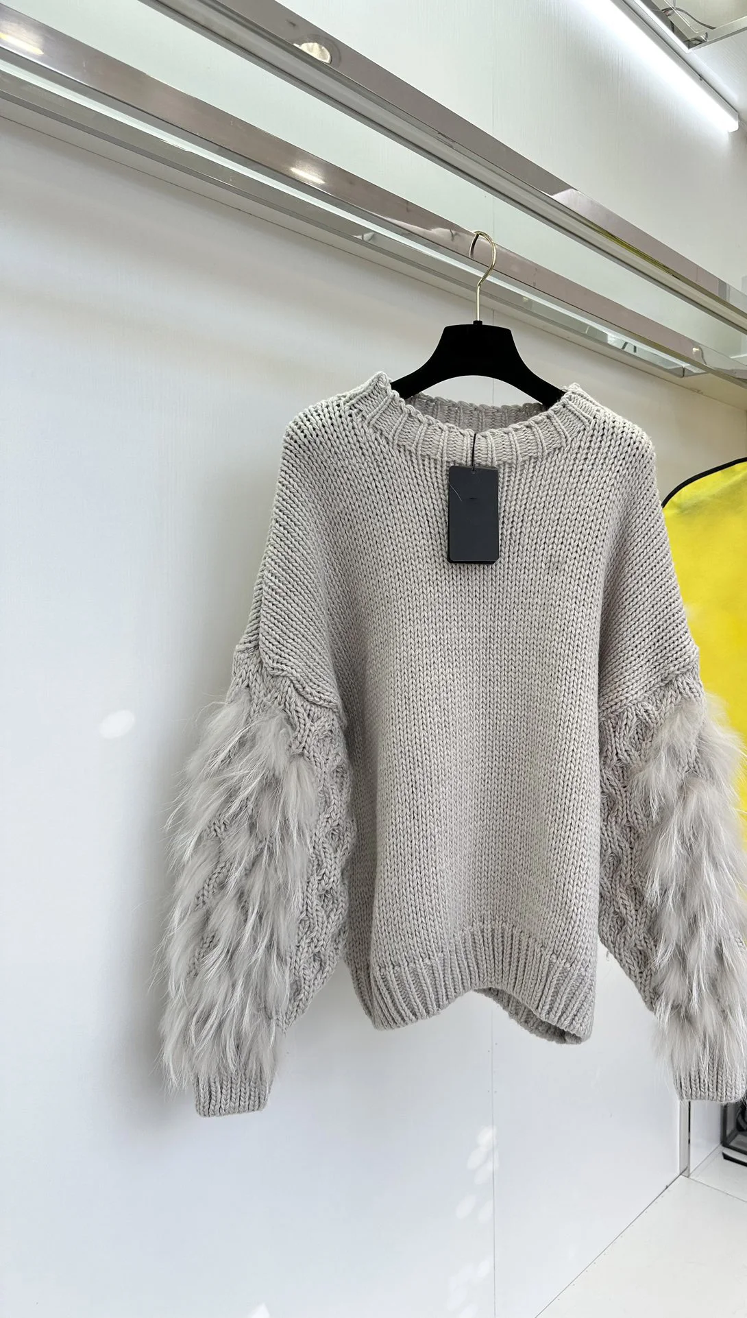 Women's Clothing Stylish chic long-sleeved furry sweaterAutumn Winter New NO.1
Women's Clothing Stylish chic long-sleeved furry sweaterAutumn Winter New NO.1