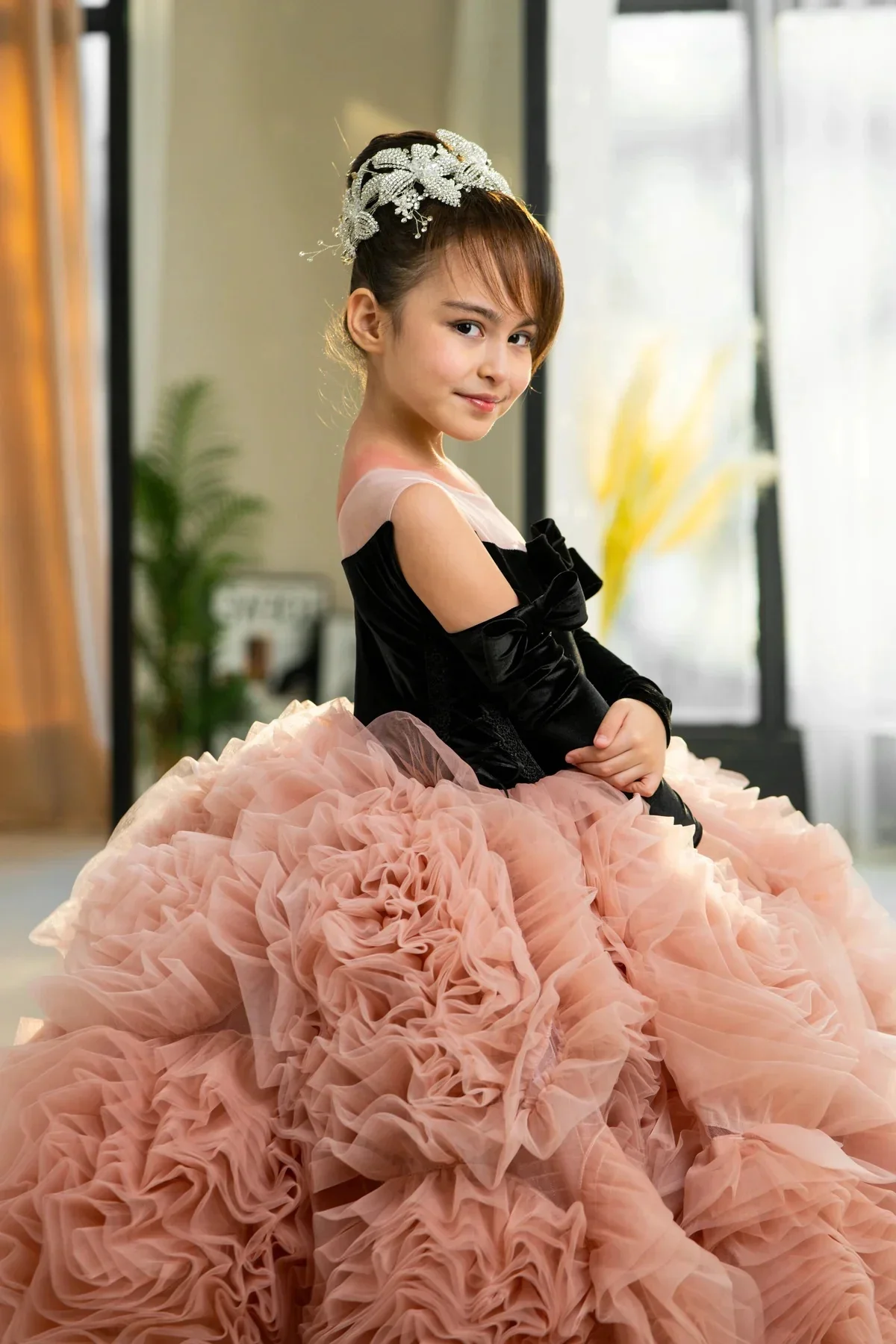 Customized Velvet Flower Girl Dress for Wedding Puffy Black and Pink Ankle Lenght Kids Birthday Party First Communion Ball Gown
Customized Velvet Flower Girl Dress for Wedding Puffy Black and Pink Ankle Lenght Kids Birthday Party First Communion Ball Gown