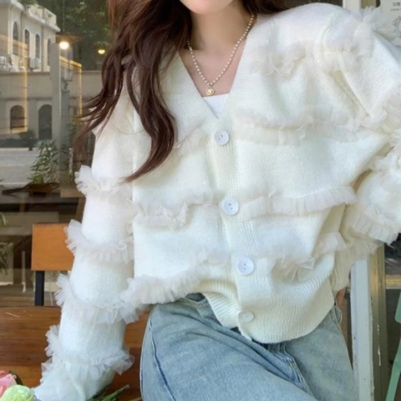 French Vintage V-neck Knited Cardigan 2022 Autumn Winter White Elegant Sweater Long Sleeve Casual Clothing for Female
French Vintage V-neck Knited Cardigan 2022 Autumn Winter White Elegant Sweater Long Sleeve Casual Clothing for Female