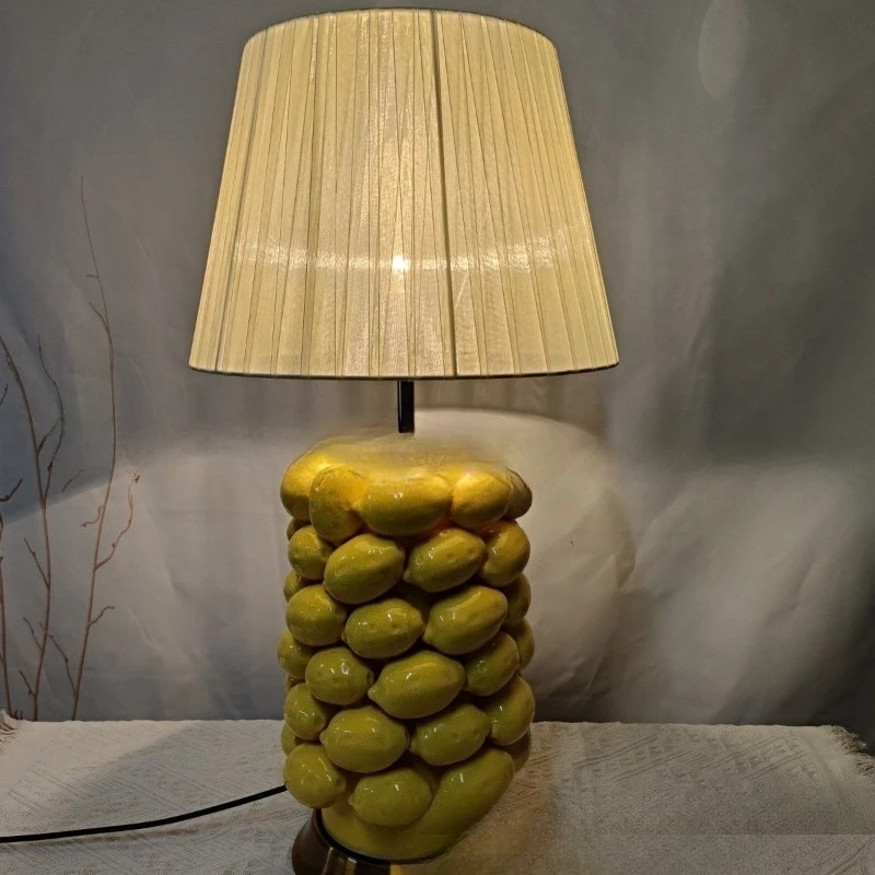 Ceramic living room table lamp bedside ambient light study hotel model room lamp ornament
Ceramic living room table lamp bedside ambient light study hotel model room lamp ornament