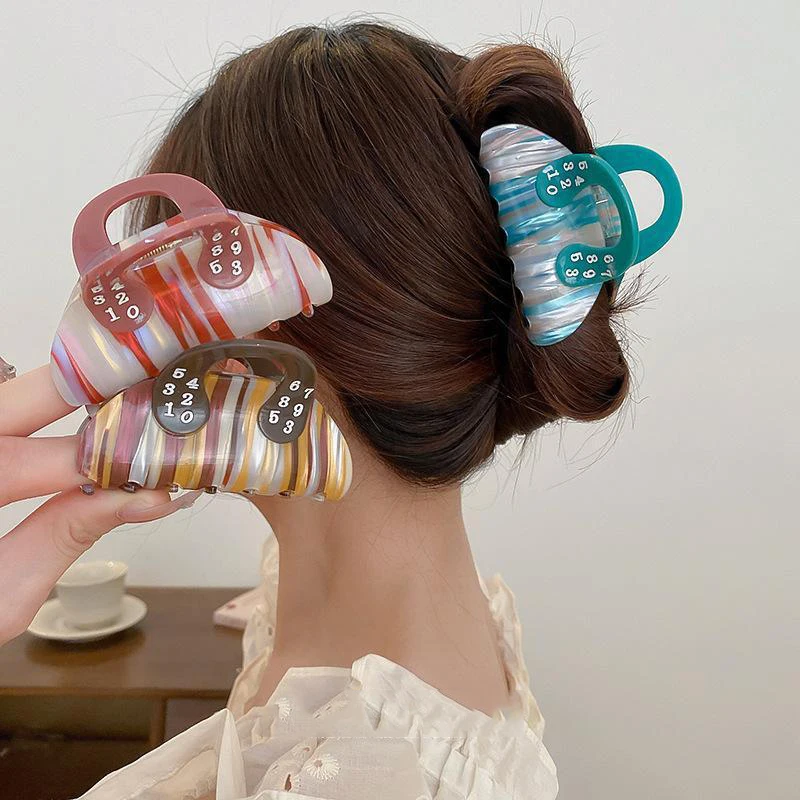 Красочная полосатая сумка в форме ацетатной заколки для волос коготь для женщин модный хвост головные уборы заколки для волос аксессуары инструменты подарки
Красочная полосатая сумка в форме ацетатной заколки для волос коготь для женщин модный хвост головные уборы заколки для волос аксессуары инструменты подарки