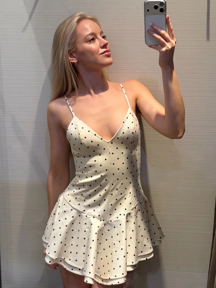 Female Zipper Sling One-piece Mini Dress Woman Spring Fashion Sleeveless V Collar Pleated Decoration Polka Dots Short Dress
Female Zipper Sling One-piece Mini Dress Woman Spring Fashion Sleeveless V Collar Pleated Decoration Polka Dots Short Dress